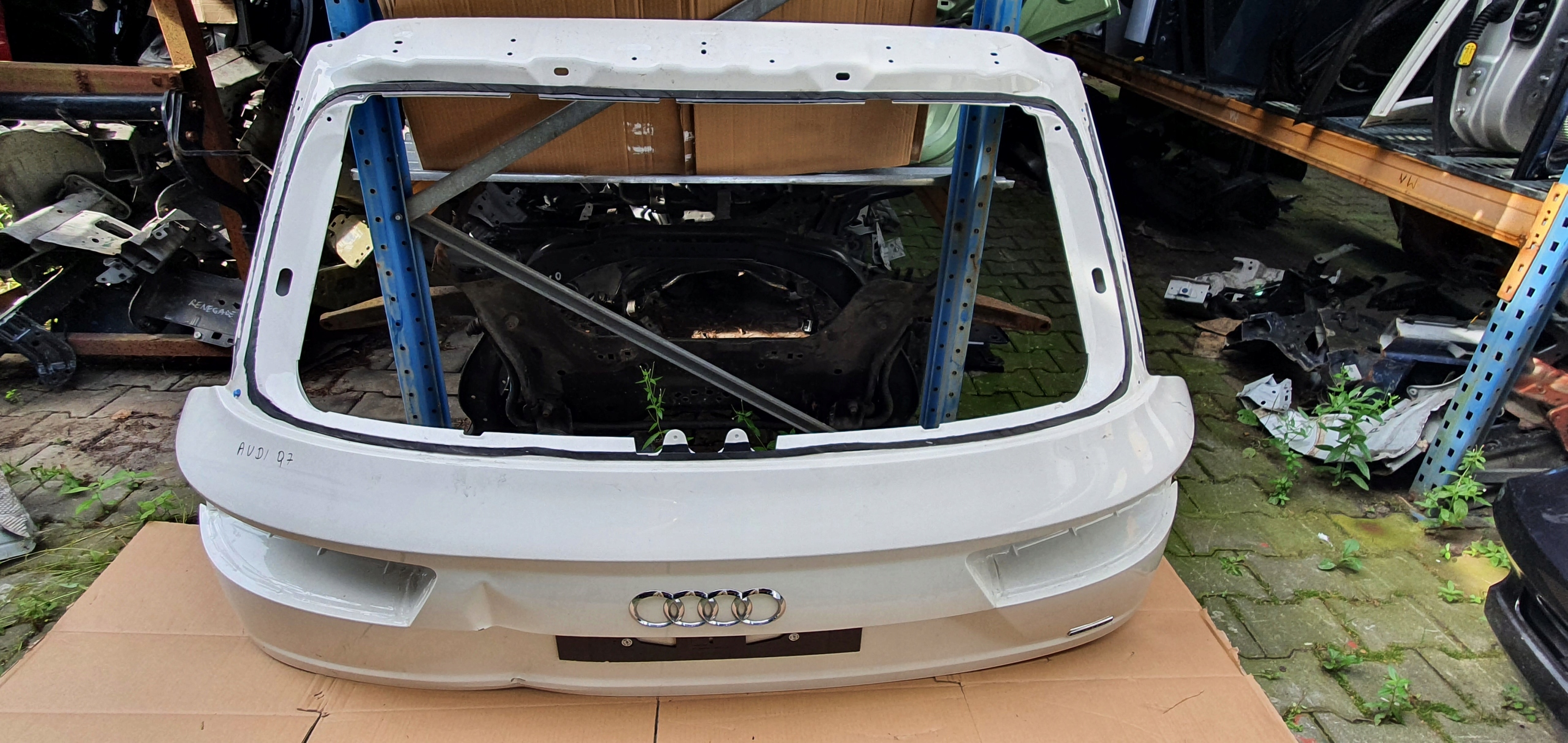 AUDI Q7m КРЫШКА ЗАД. ЗАДНЯЯ САЛАЗКИ