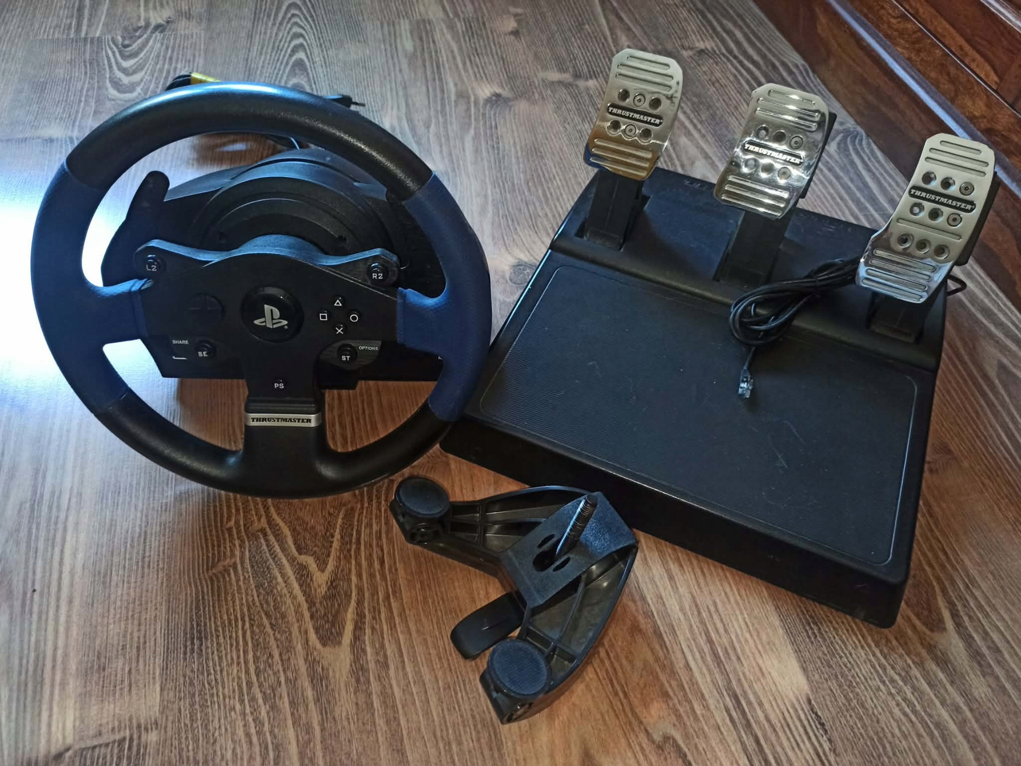 Рулевое колесо Thrustmaster T150 RS Pro