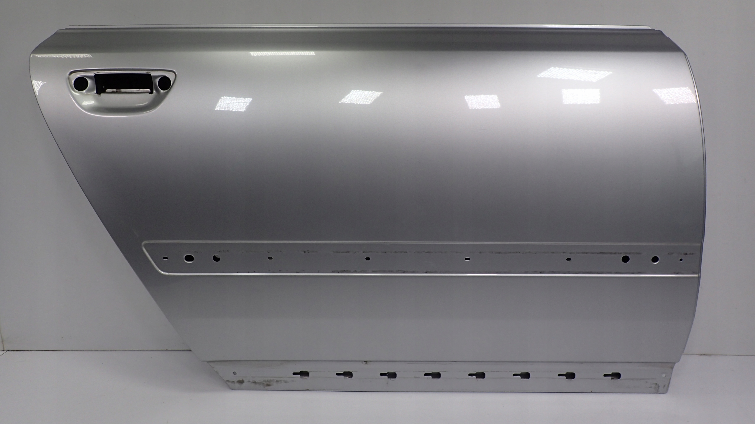 DRZWI PRAWY TYŁ LY7W 200 UM 2006 R AUDI A8 D3 LONG