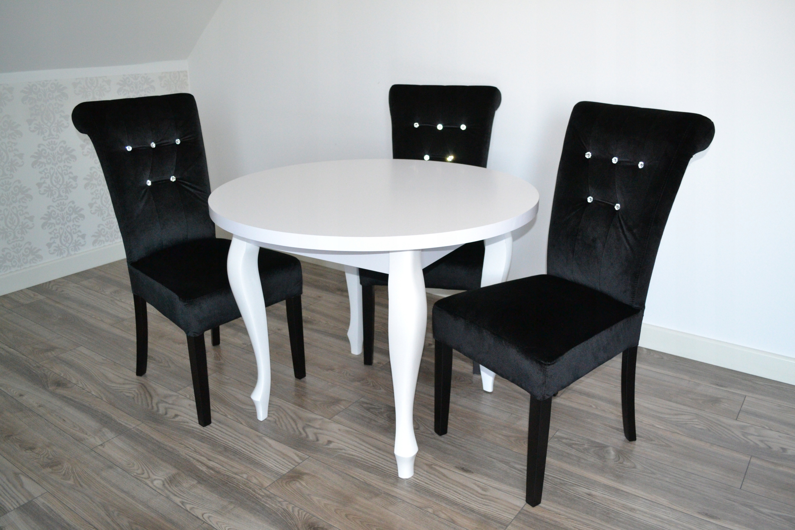 Stół okrągły biały różne kolory na czterech nogach Kształt blatu okrągły