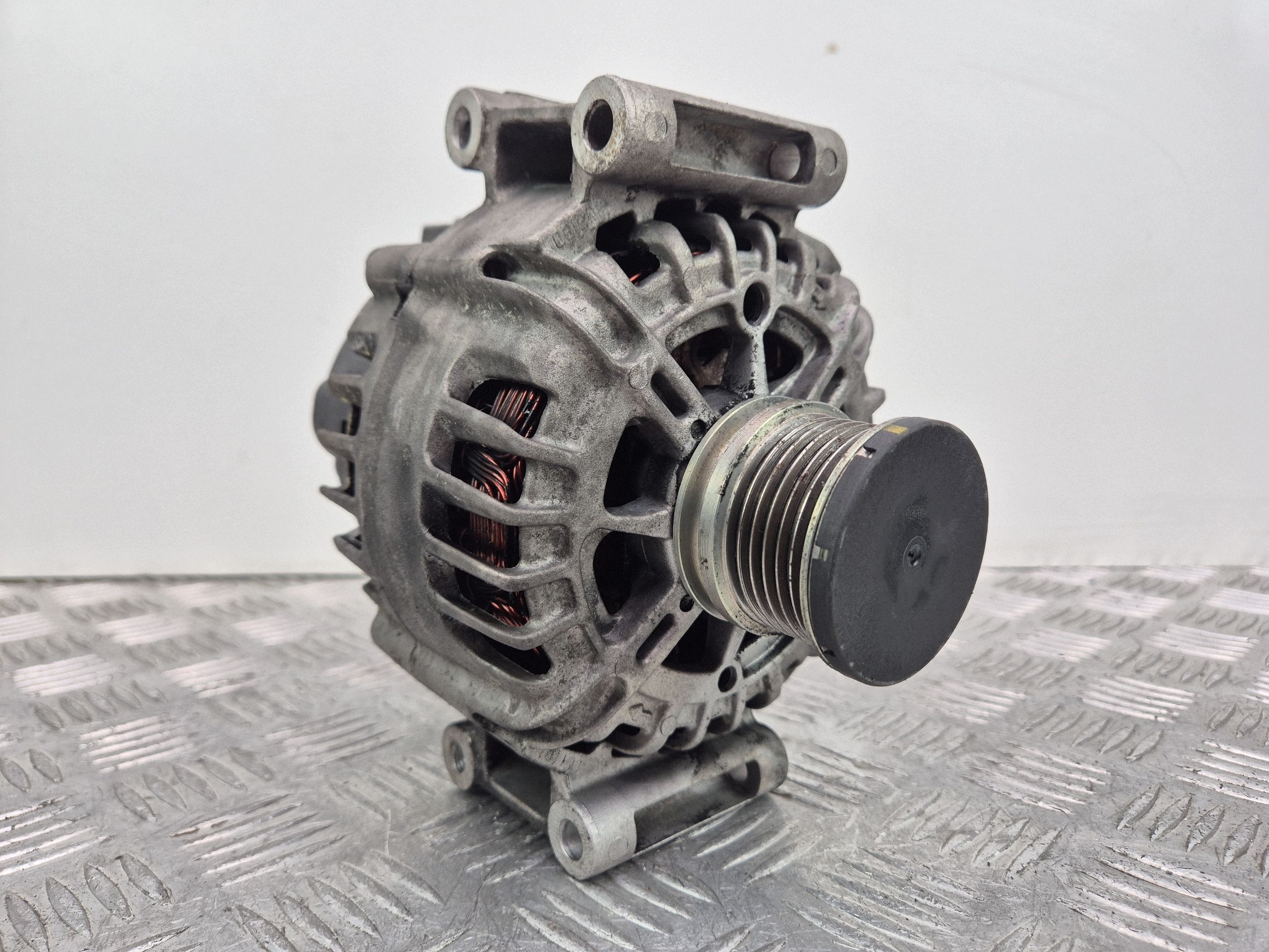 Mercedes C200 CGI W204 Alternator A0009067902