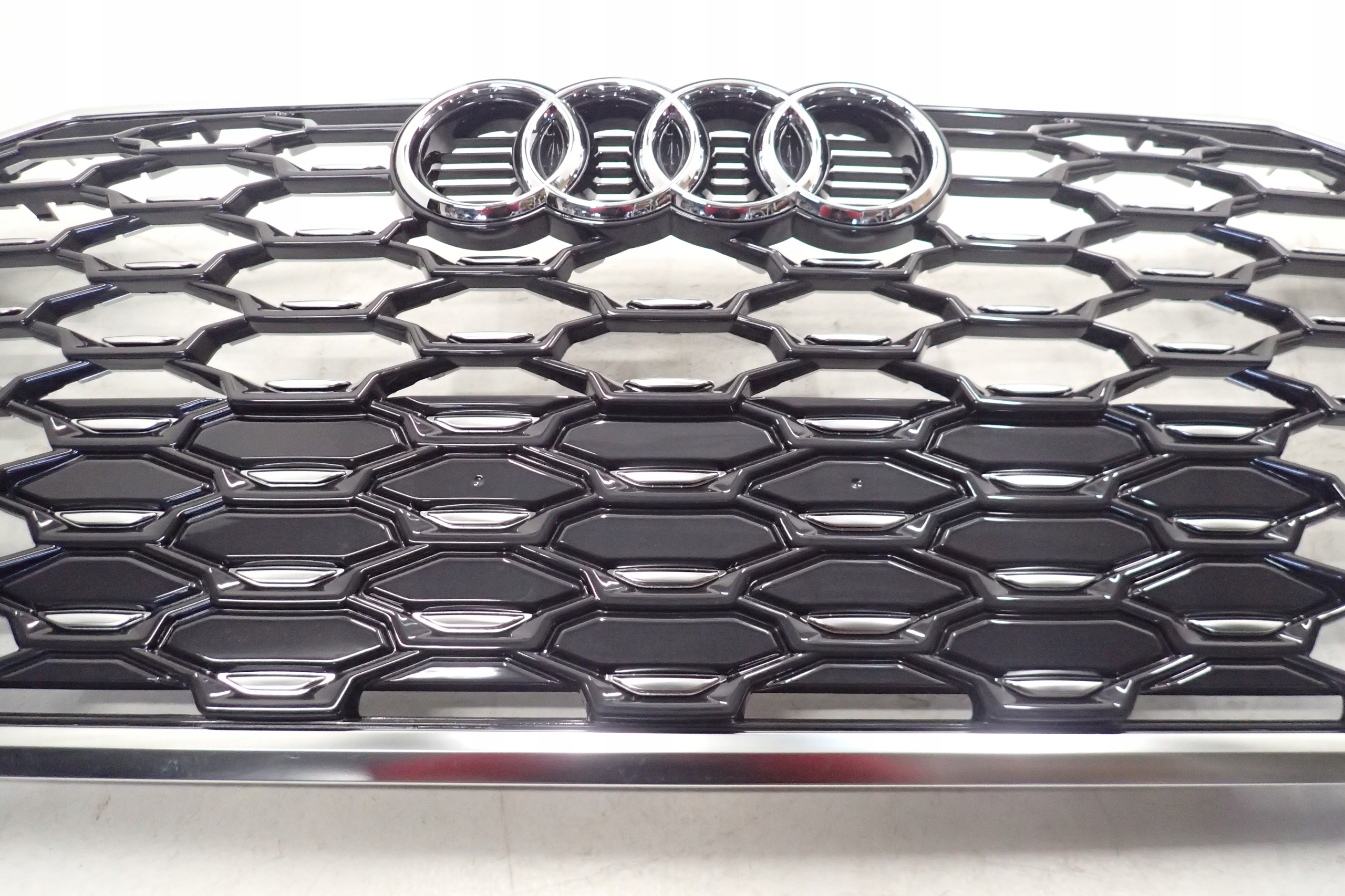 AUDI Q3 83F GRILL ATRAPA CHŁODNICY 83F853651 Typ samochodu Samochody osobowe