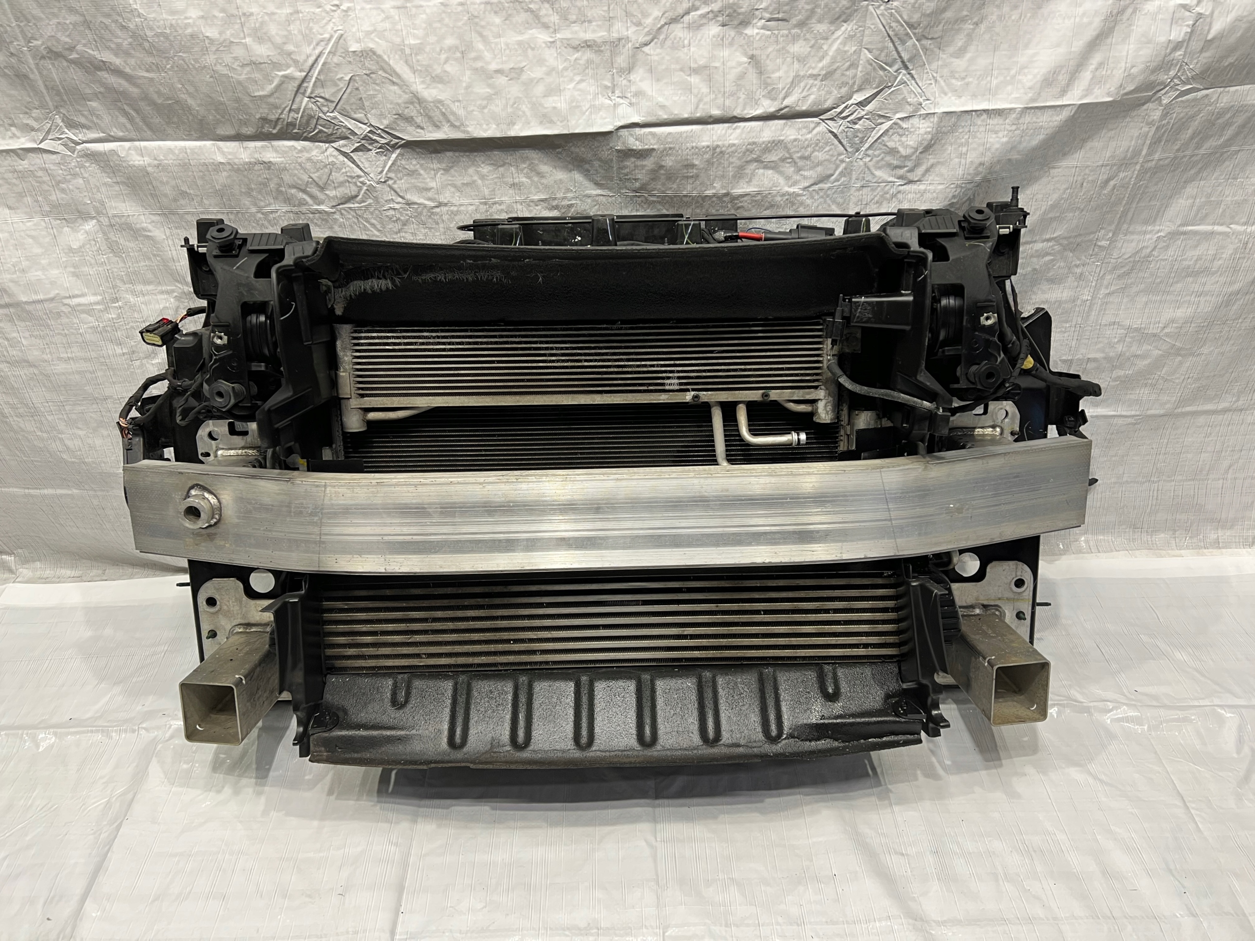 PAS PRZEDNI CHŁODNICE JEEP CHEROKEE KL LIFT 2.2 D