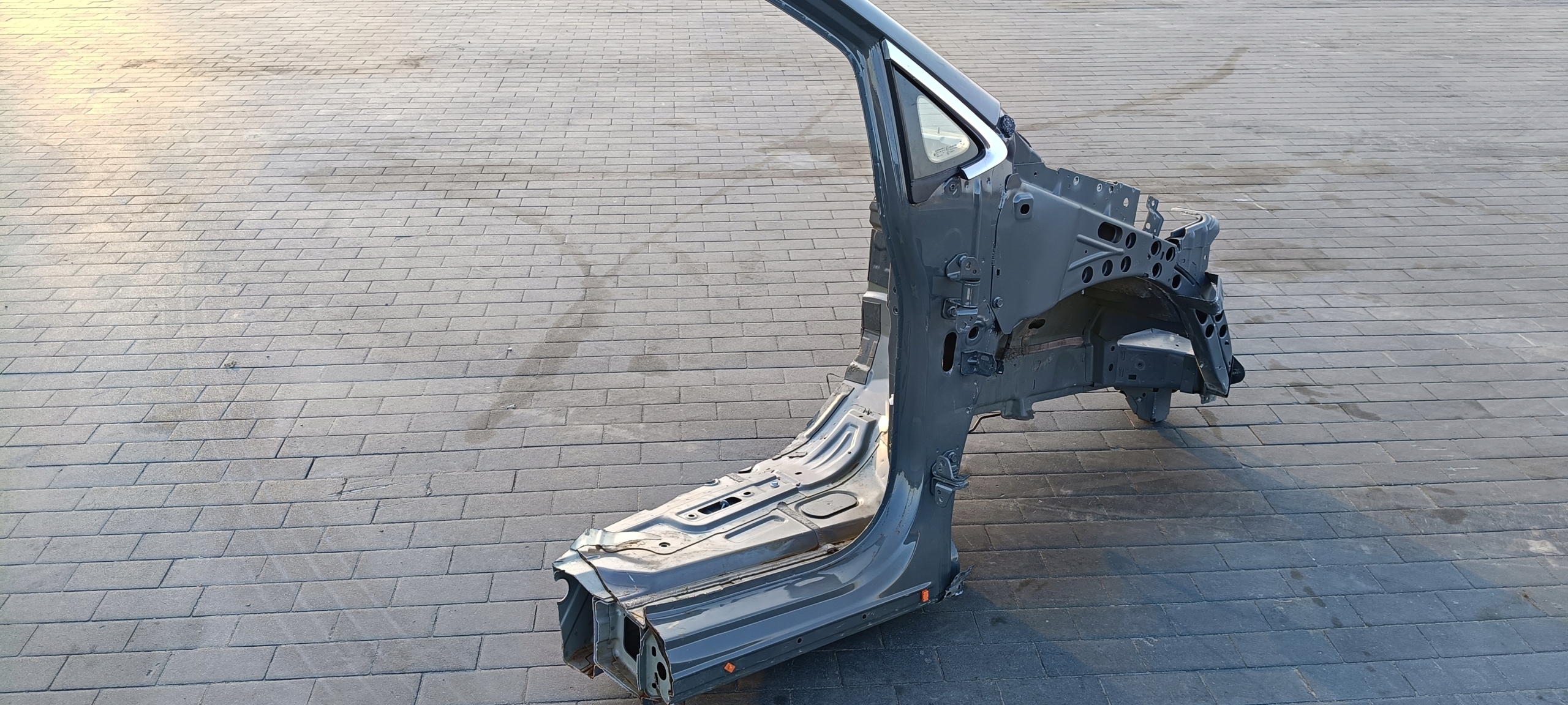 quarter quarter fartuch front front right Chrysler Pacifica 2016