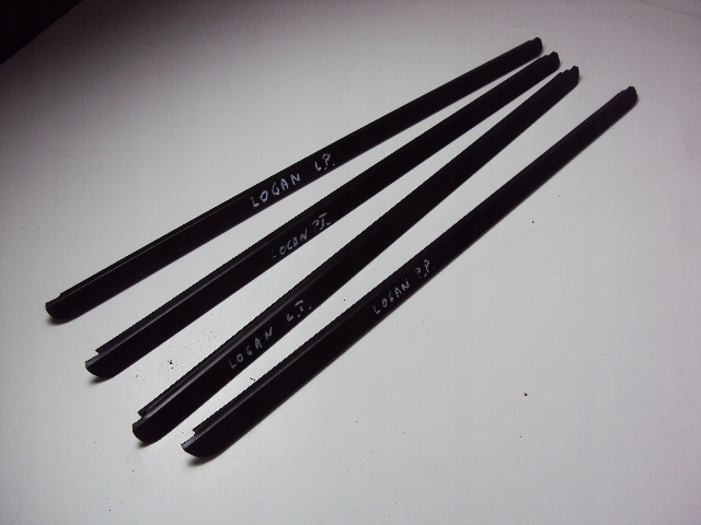 LISTWY ZGARNIAJACE SZYB DACIA LOGAN