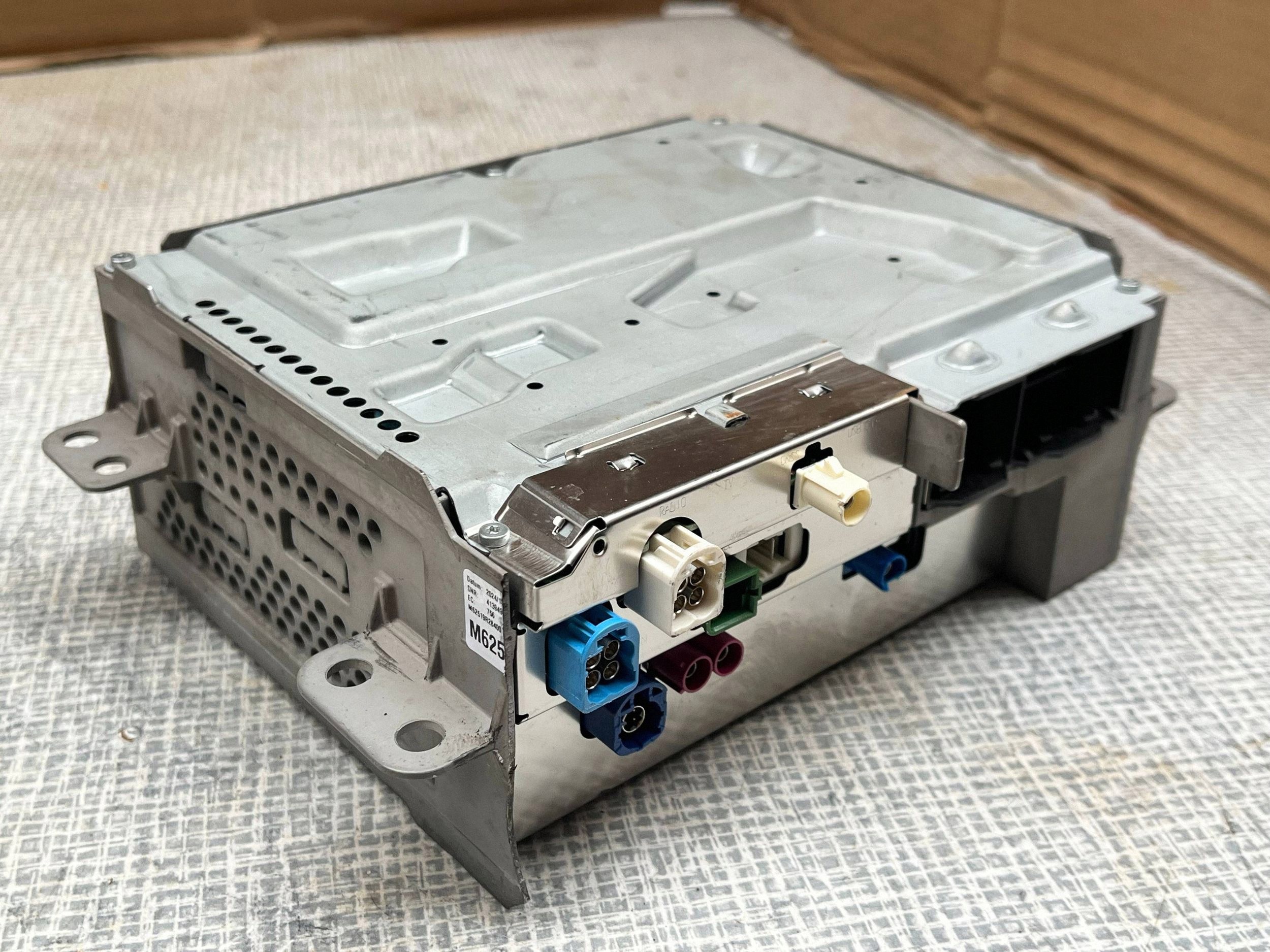 MERCEDES HEADUNIT RADIO NAVI + KOD A1679002936 @M