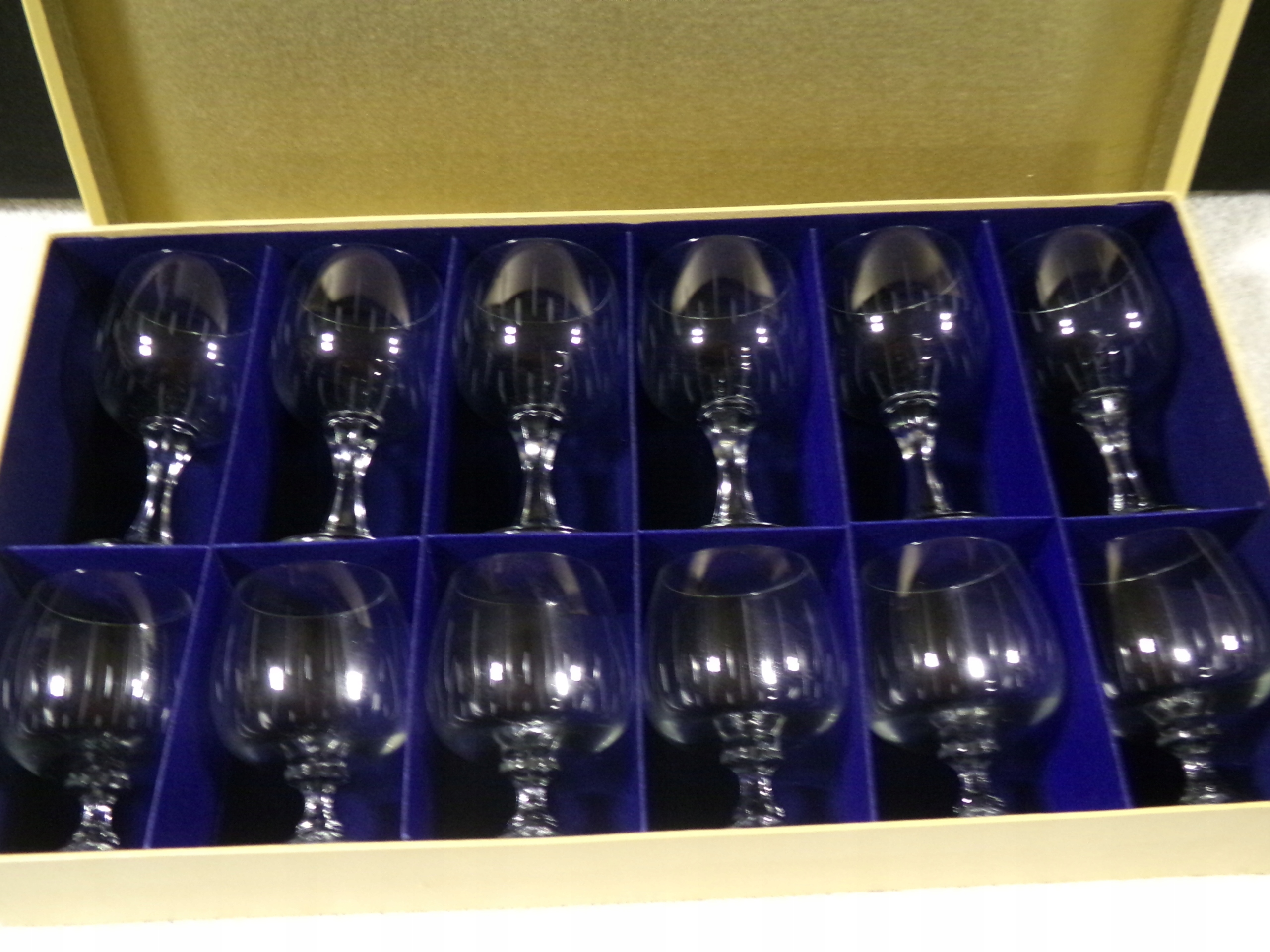 KOMPLET 12 KIELISZKÓW SZLIFOWANYCH