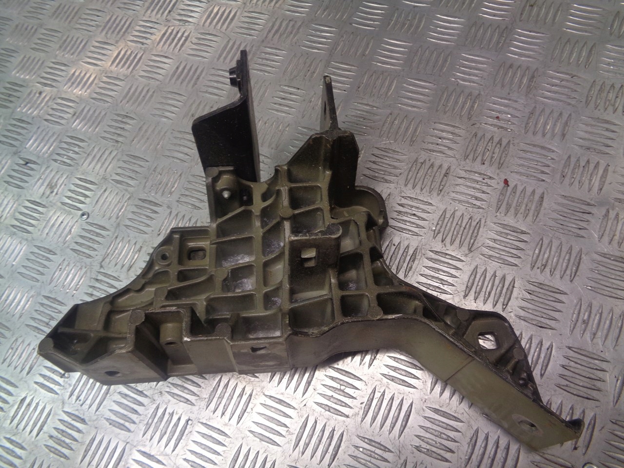 MOCOWANIE DACHU PRAWE RENAULT MEGANE II 1.6 16V 8200049752 Typ samochodu Samochody osobowe