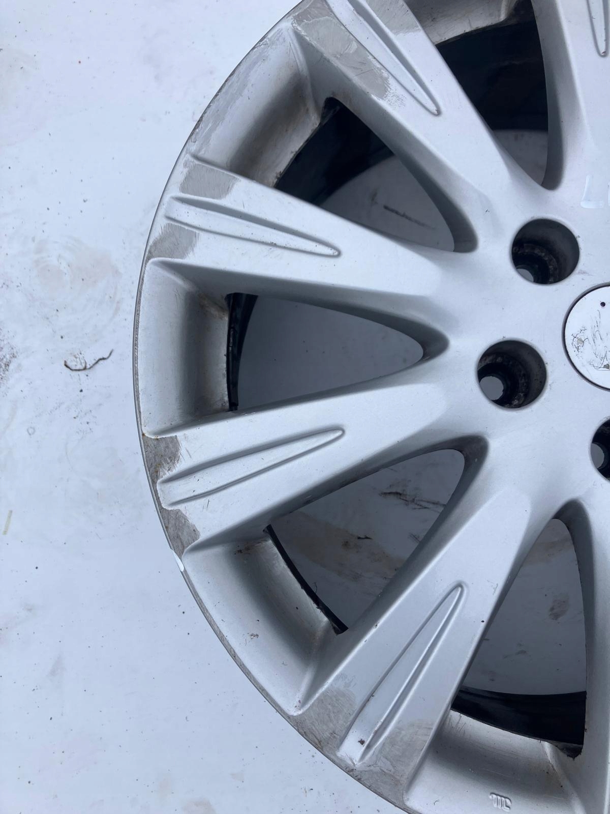disk RENAULT LATITUDE #31 403000058R 18 CALI 5X114.3