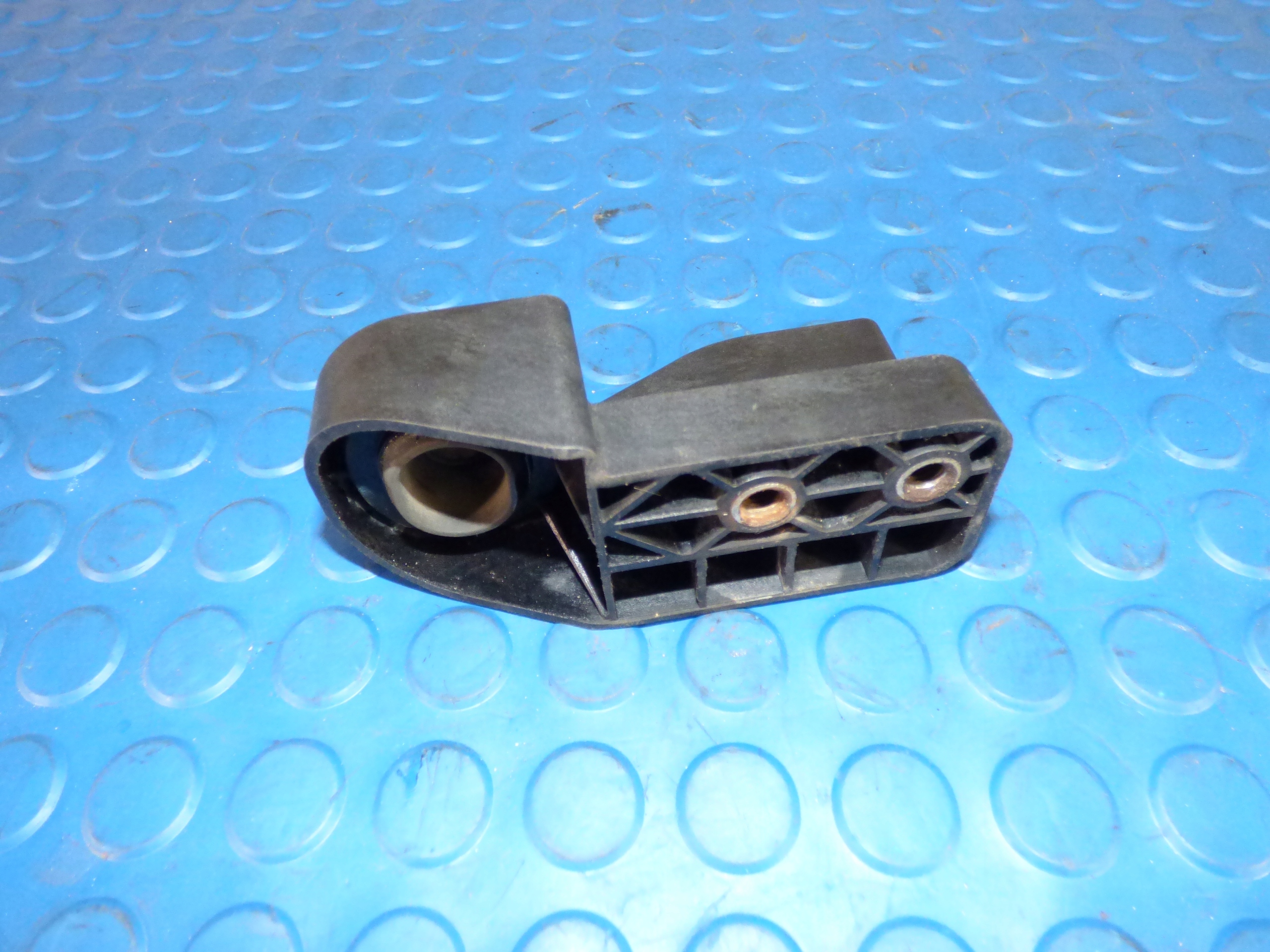 bracket holder radiator right ASTRA K V