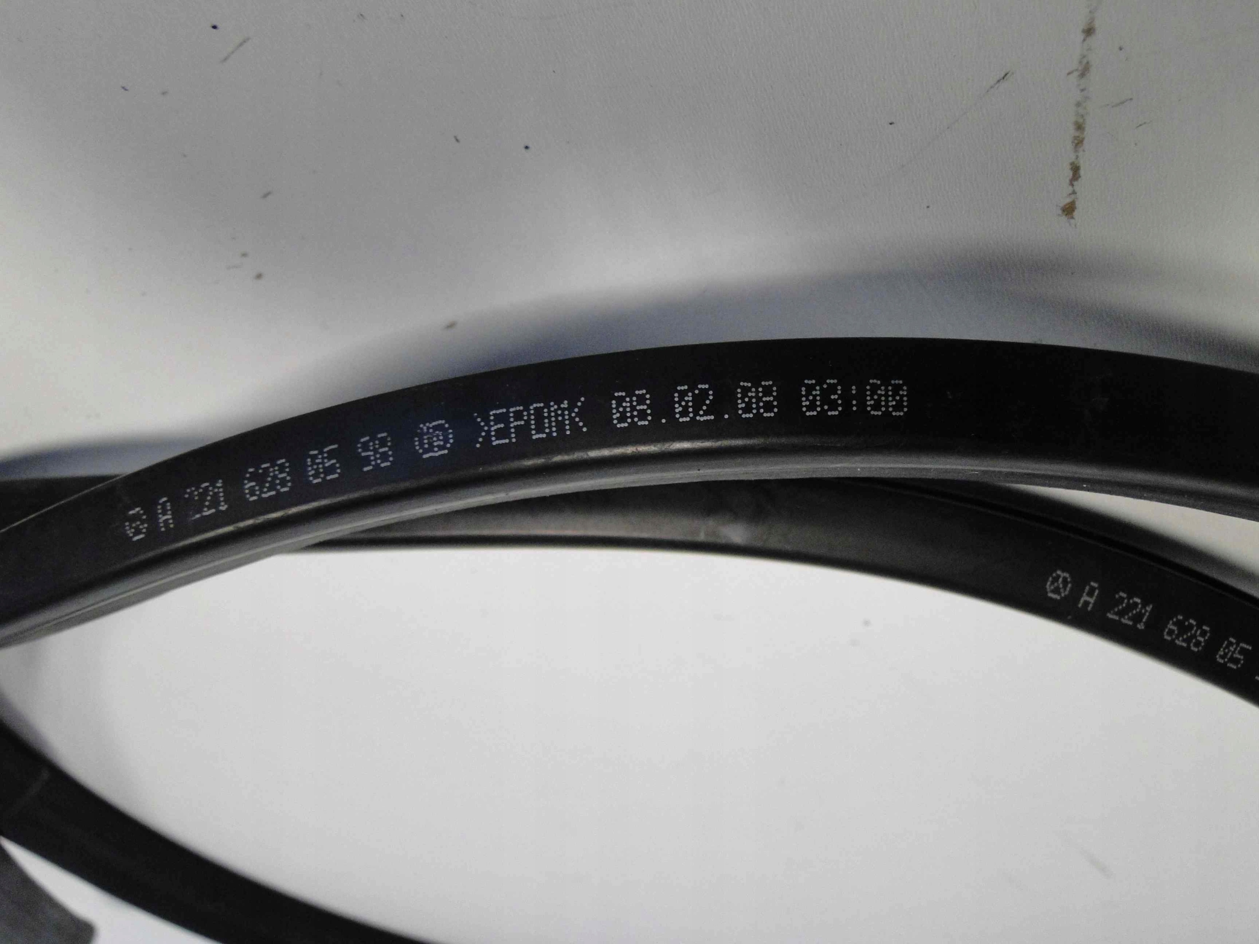 MERCEDES CL 216 USZCZELKA Z PRZODU MASKI Typ samochodu Samochody osobowe