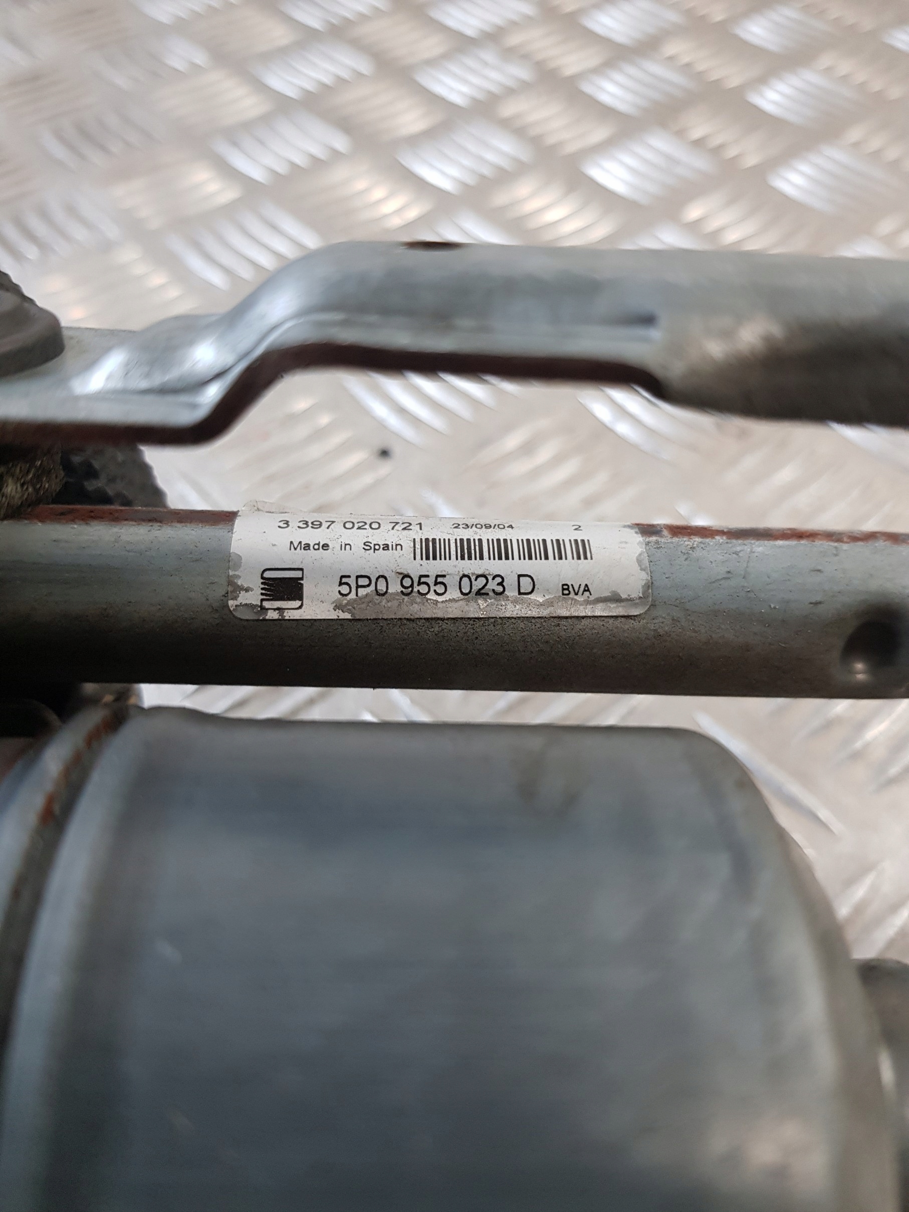 wiper mechanism left front 5P0955119A SEAT ALTEA 05R
