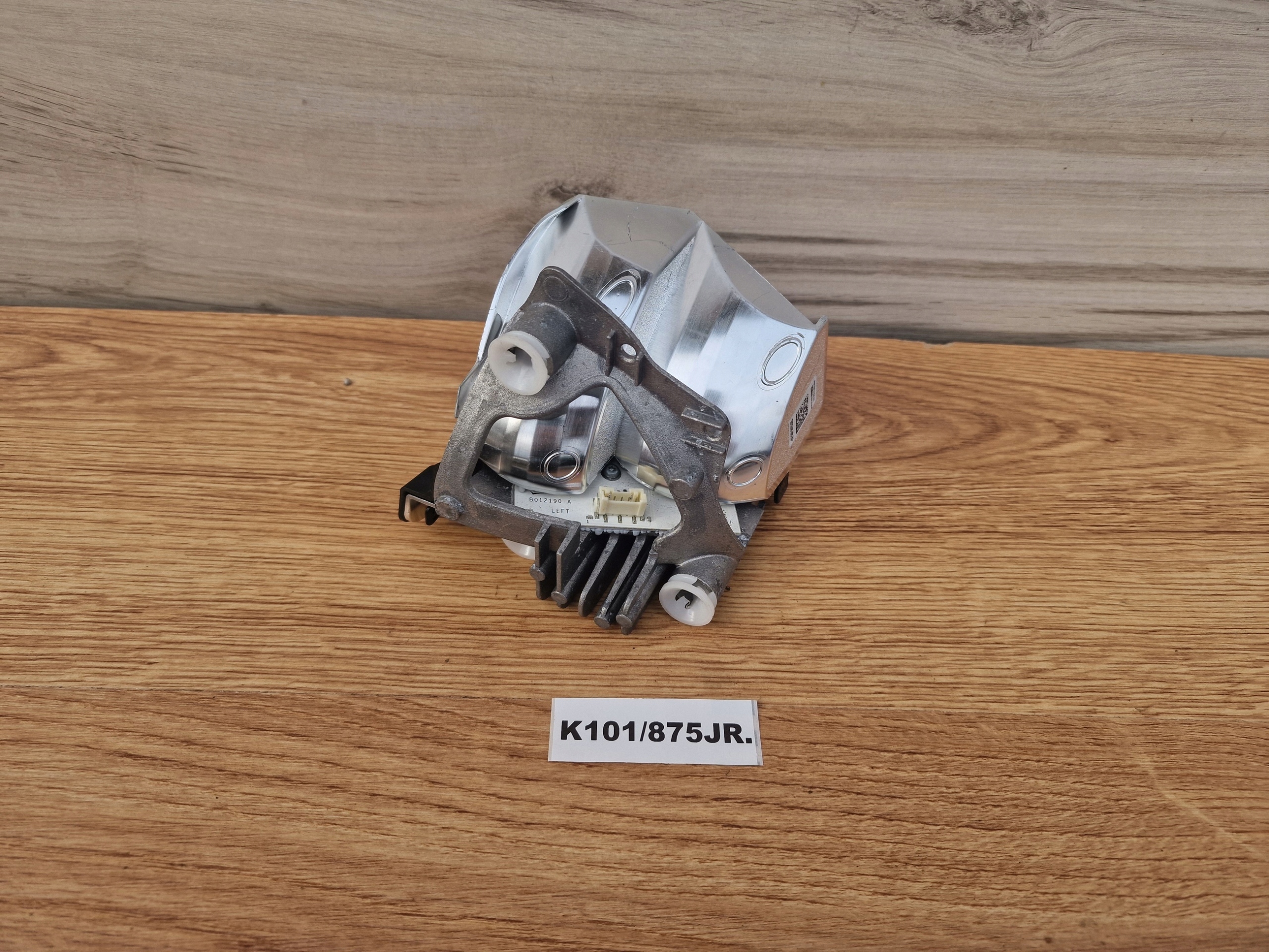 ODBLYSNIK MODULO LED SINISTRA AUDI Q2 B012190-A