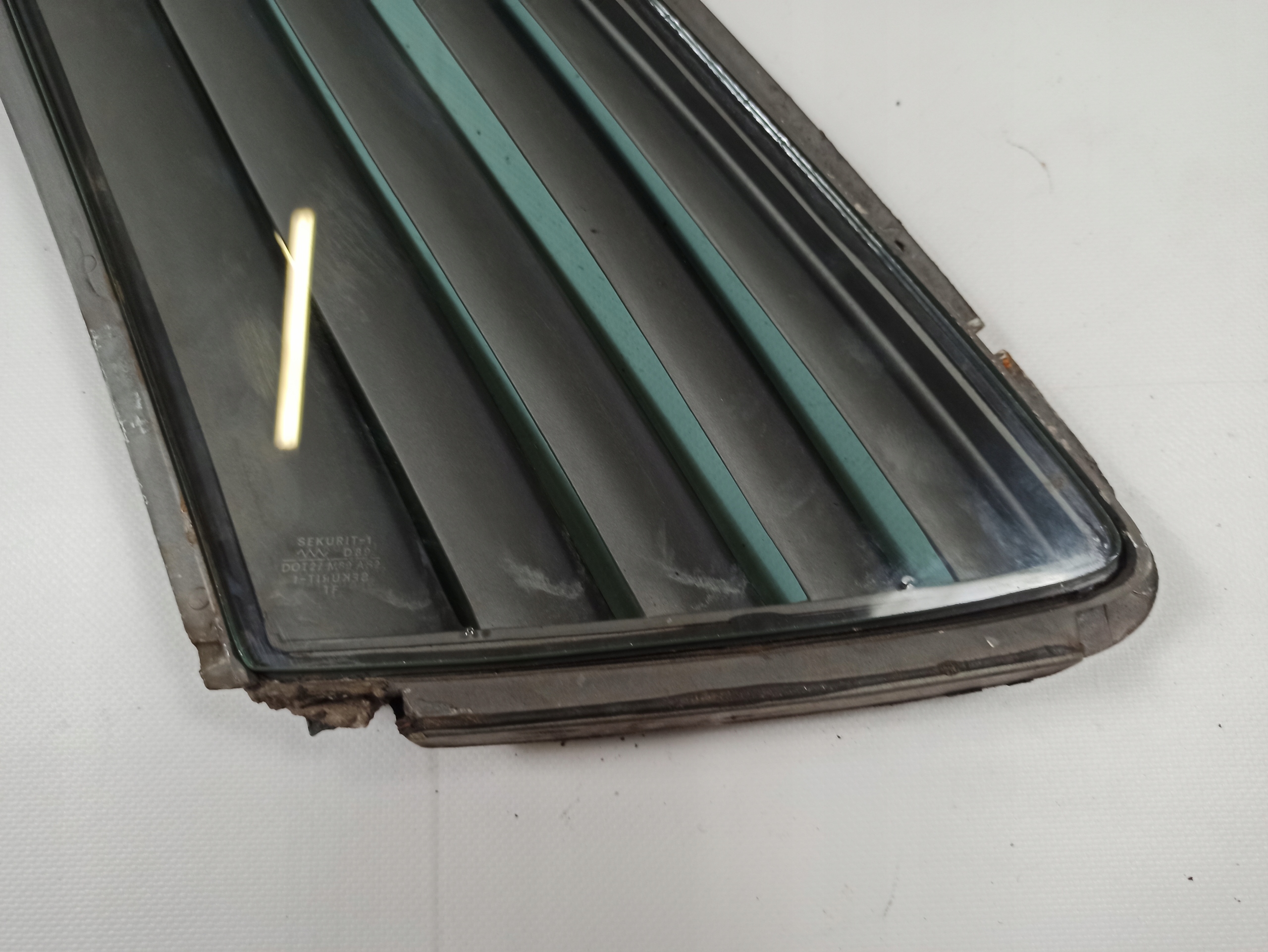 window side trojkat bodywork Mercedes SLC C107