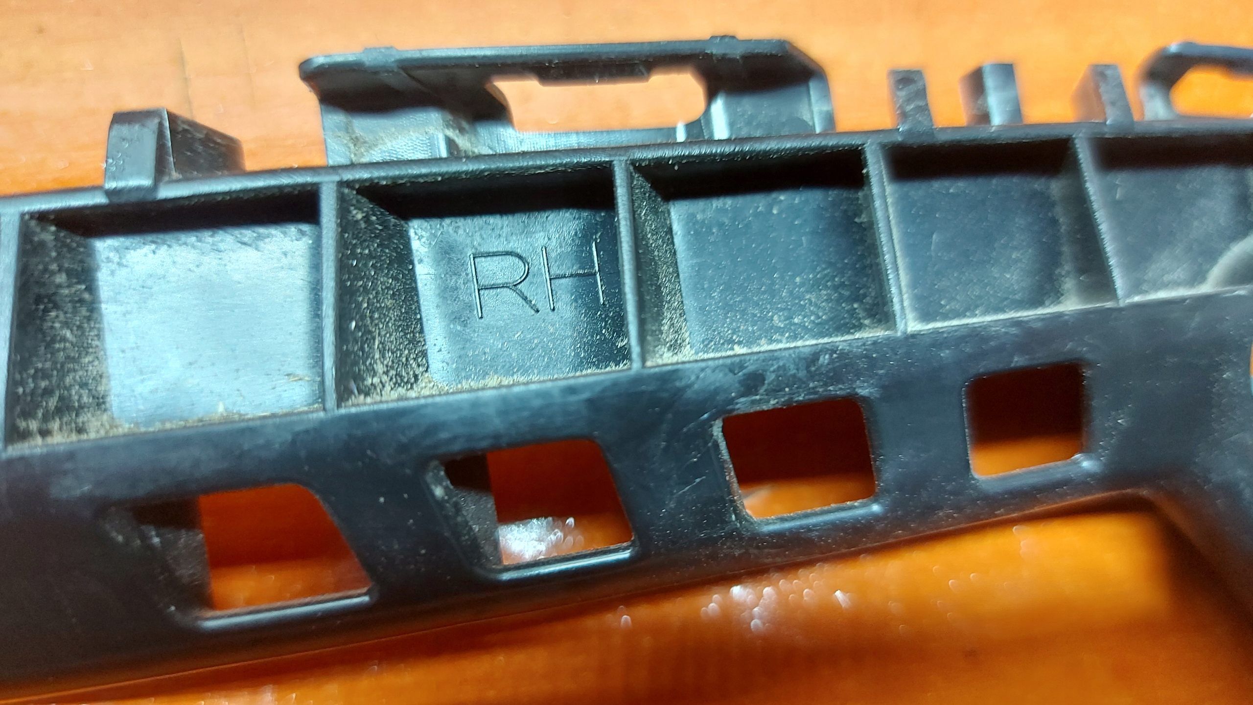 bumper bracket right front TOYOTA COROLLA E21 19- sedan