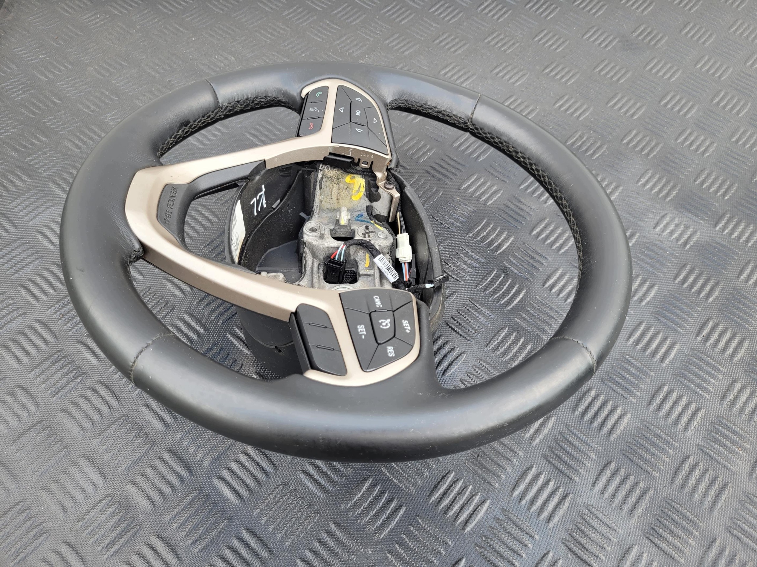 lenkrad MULTIFUNKCJA schwarze JEEP CHEROKEE V KL