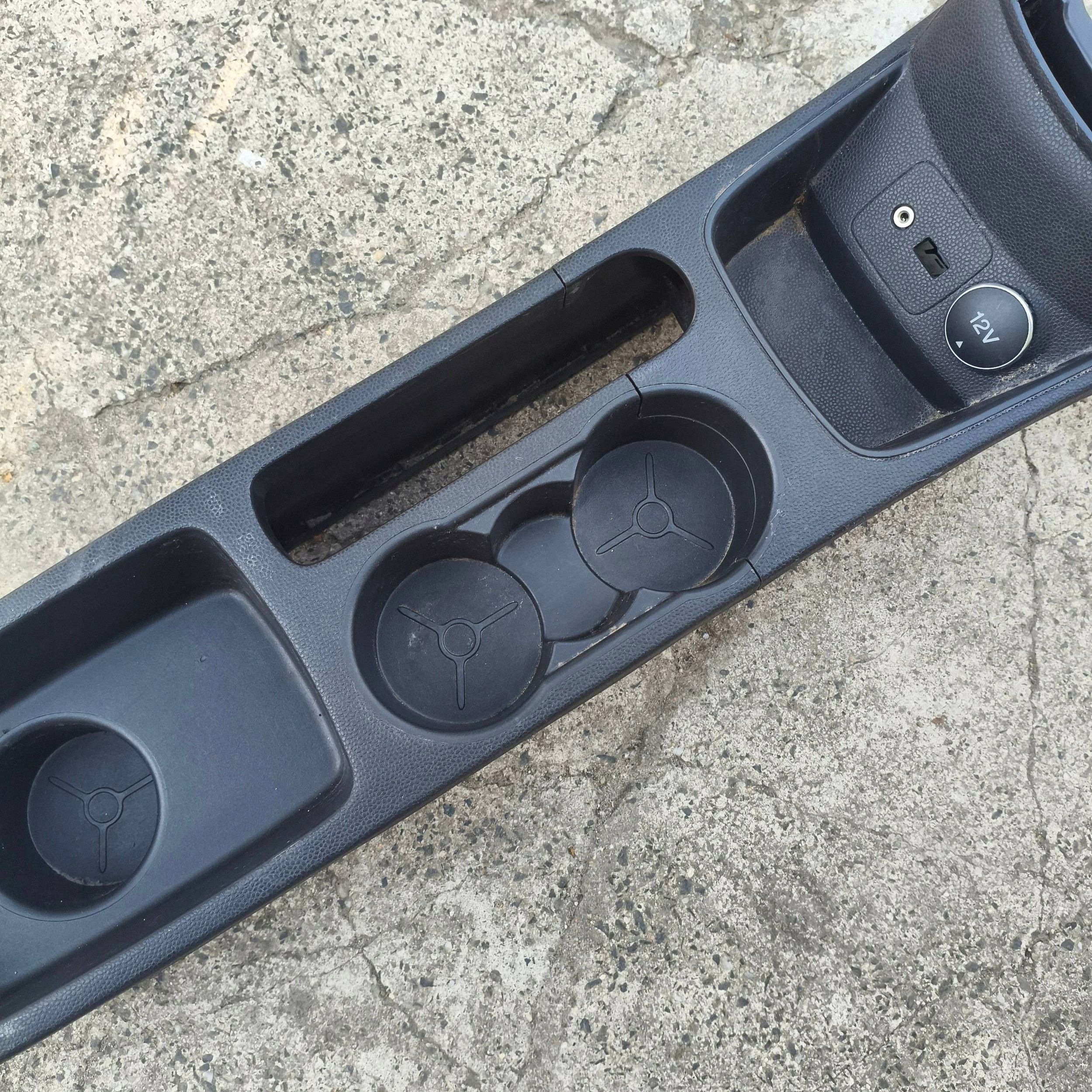 Tunel mitte Ford Fiesta MK7 LIFT 2014
