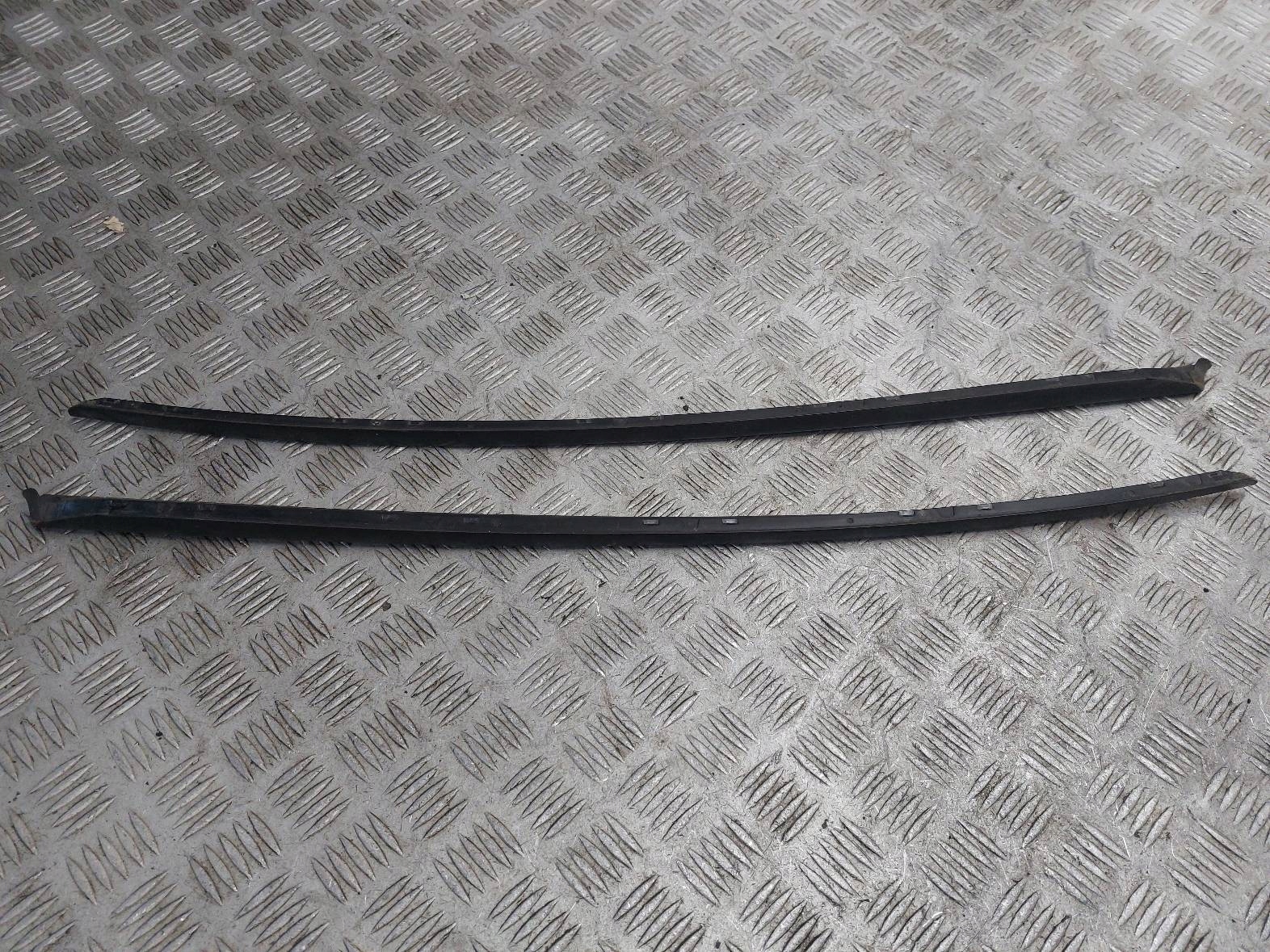 moulding dust windows CZOLOWEJ left + right AUDI A4 B8 8K0854327A