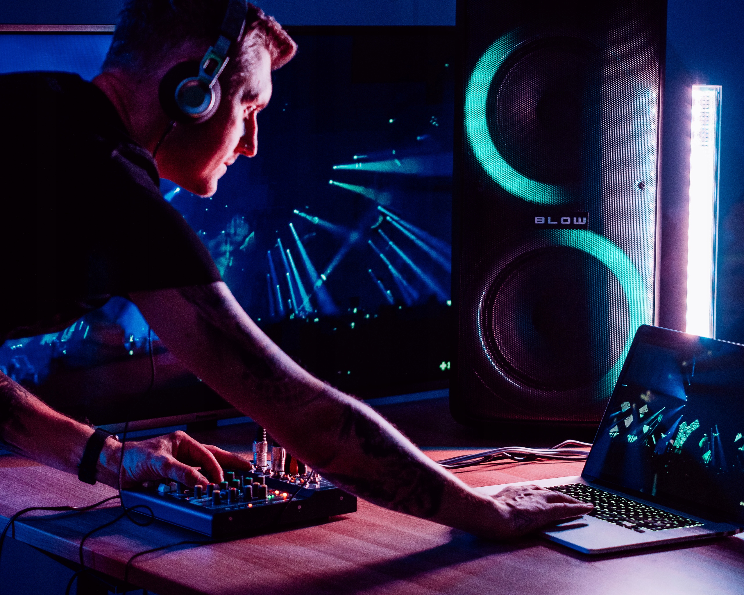 MIKSER STUDYJNY AUDIO MIXER 4 KANAŁY BLUETOOTH USB MP3 2x XLR RCA JACK 6.3 Liczba kanałów 4