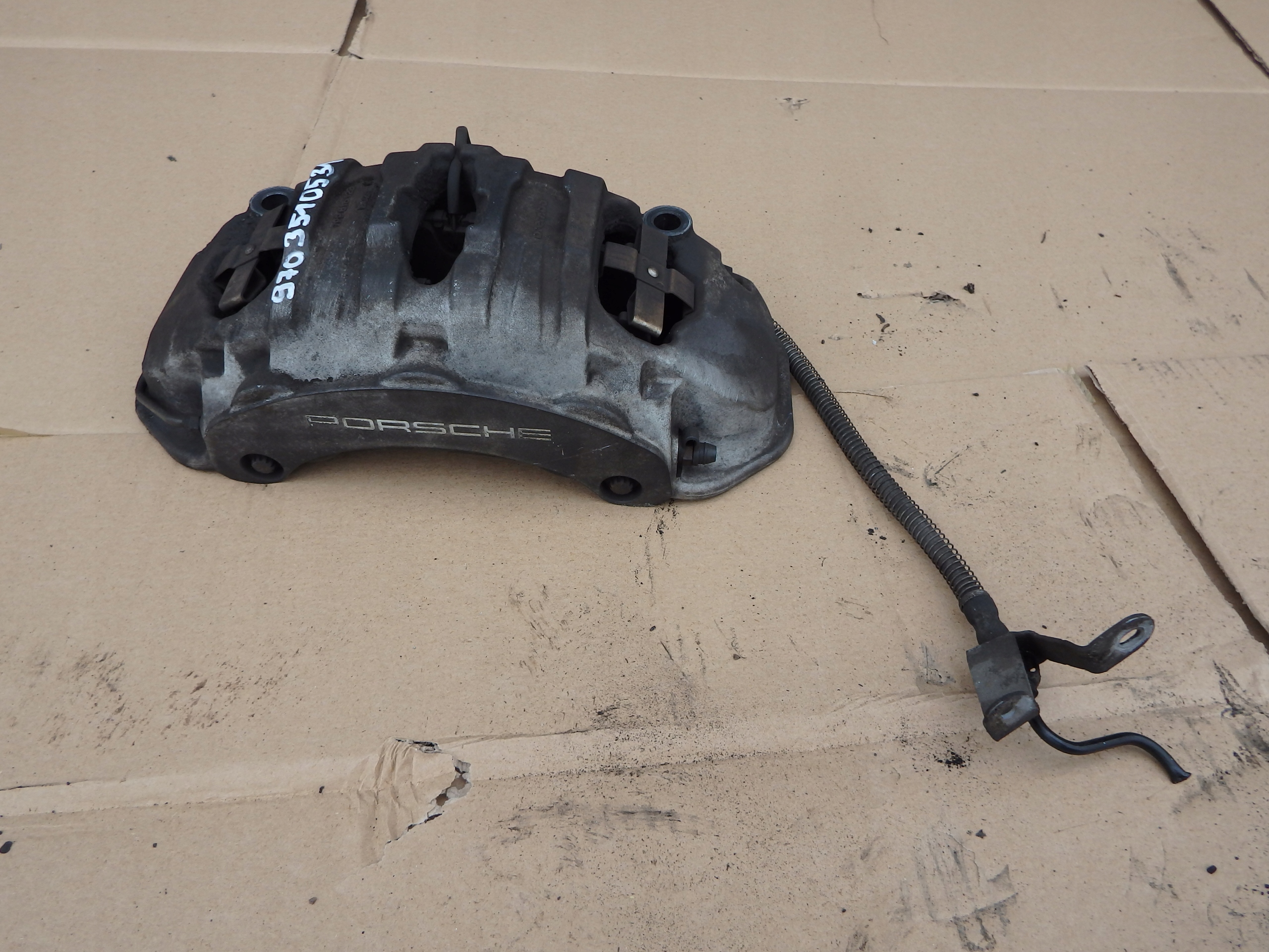 970HA - PORSCHE PANAMERA 970 ЛІВИЙ ГАЛЬМІВНИЙ СУПОРТ ПЕРЕДНІЙ