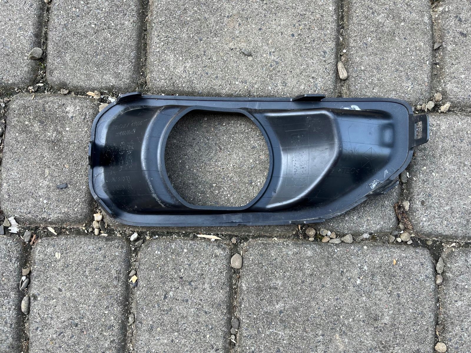 RAMKA PRAWA HALOGENU OSŁONA OBRAMÓWKA JEEP WRANGLER JL GLADIATOR Numer katalogowy części 6NC78TRMAA 10