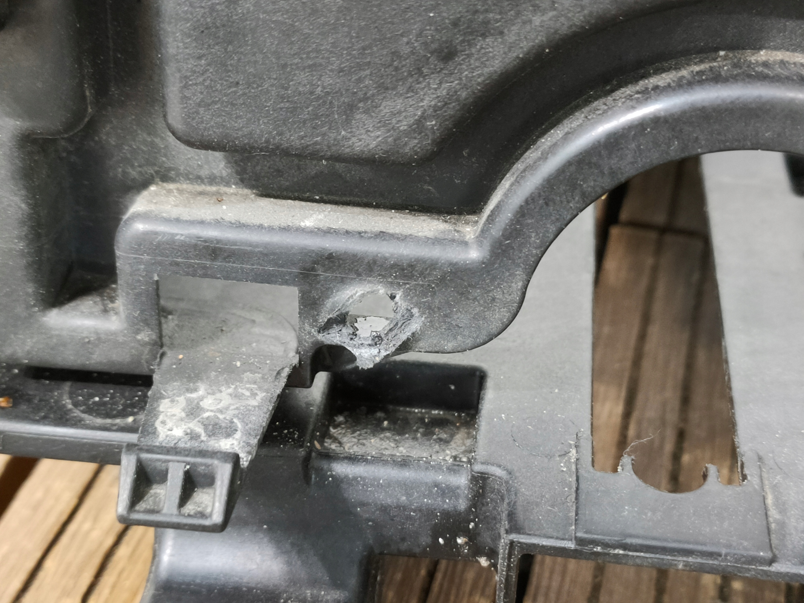 OPEL CORSA E 14-19 1.2 16V držač akumulatora 13498274 OE