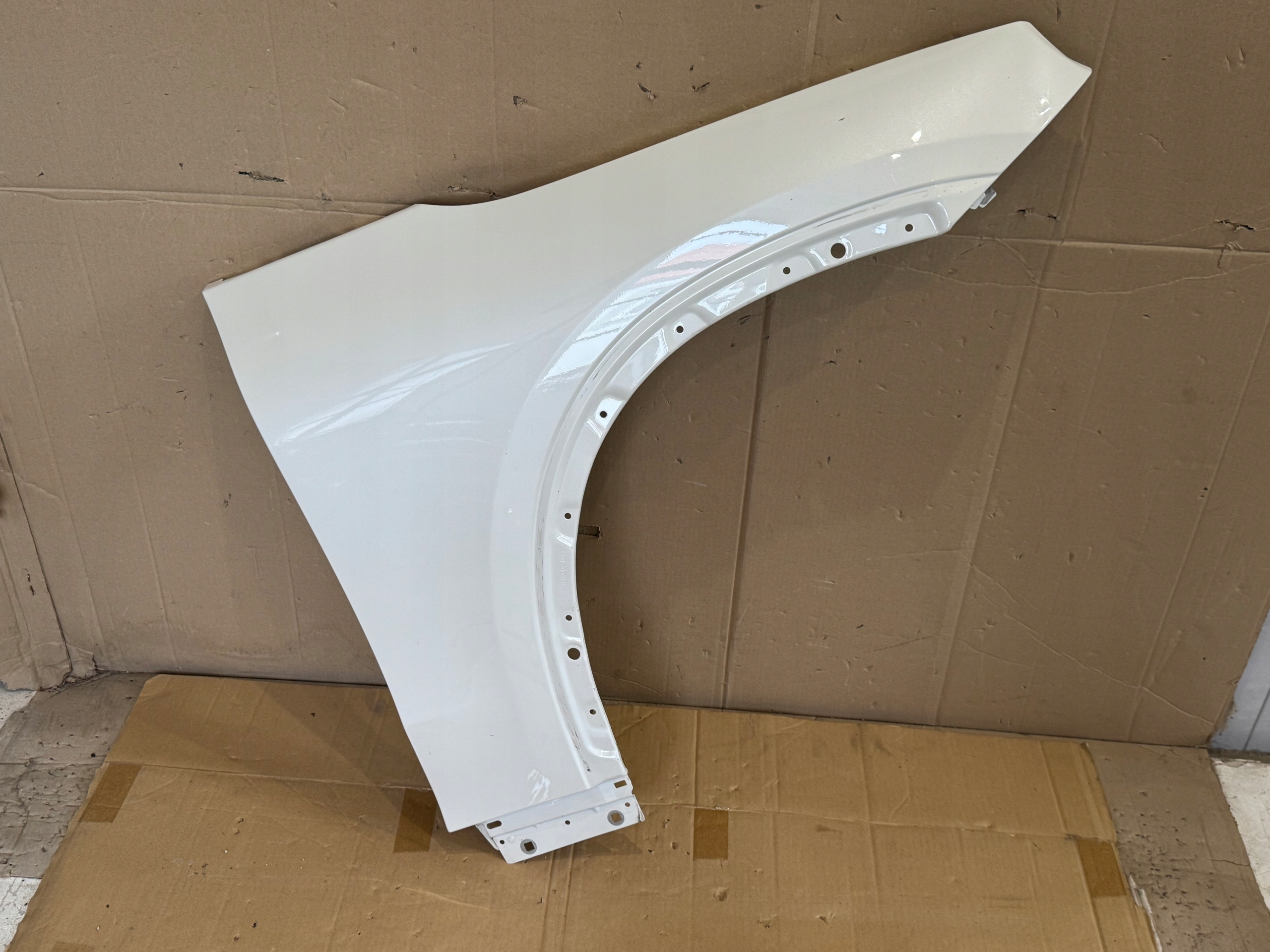 MERCEDES EQE W294 X294 BŁOTNIK PRZÓD PRAWY Numer katalogowy części A2948804201. Błotnik prawy Mercedes EQE SUV