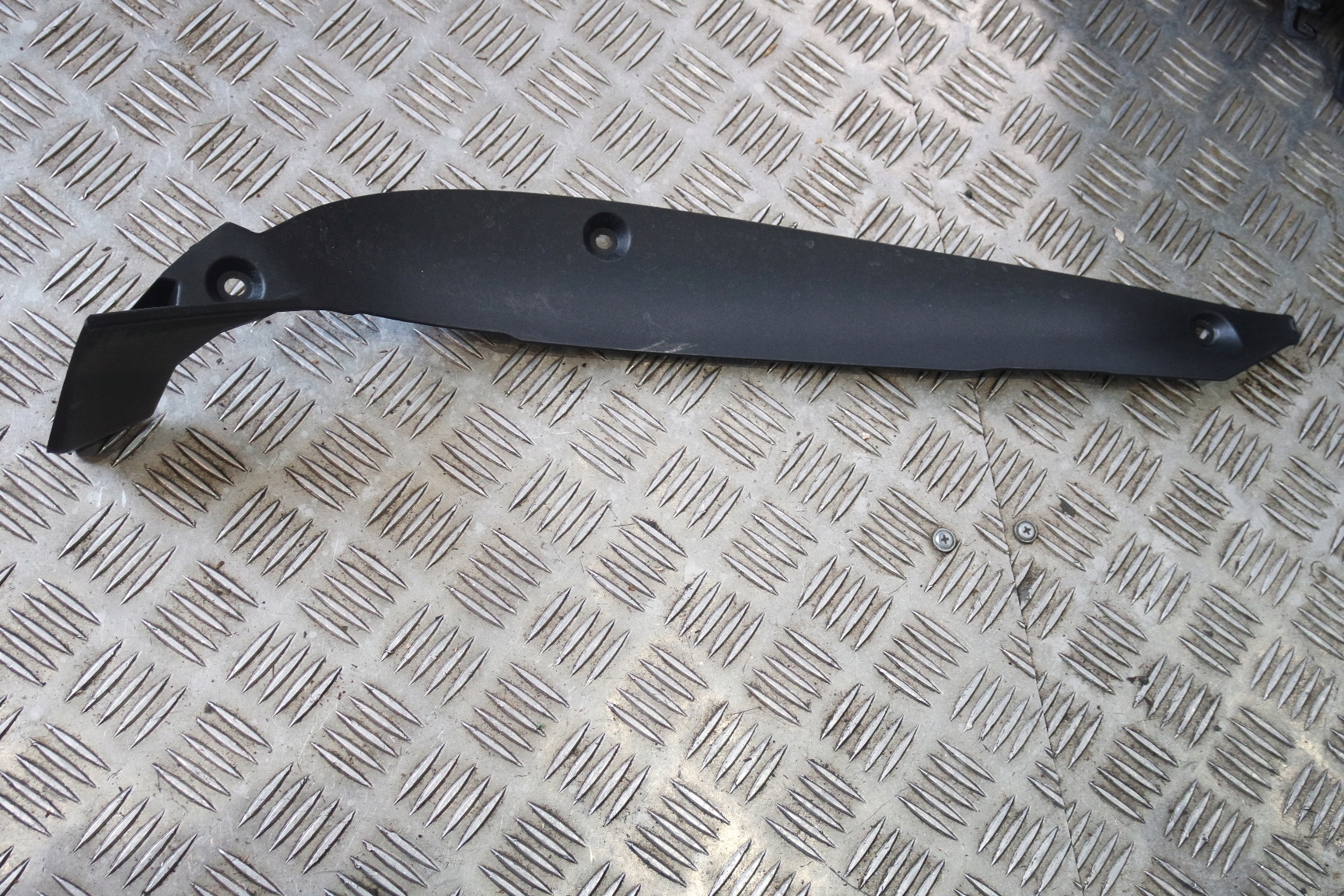 ПРАВЫЙ БРЫЗГОВИК ПЕРЕДНИЙ 991 991504642B1