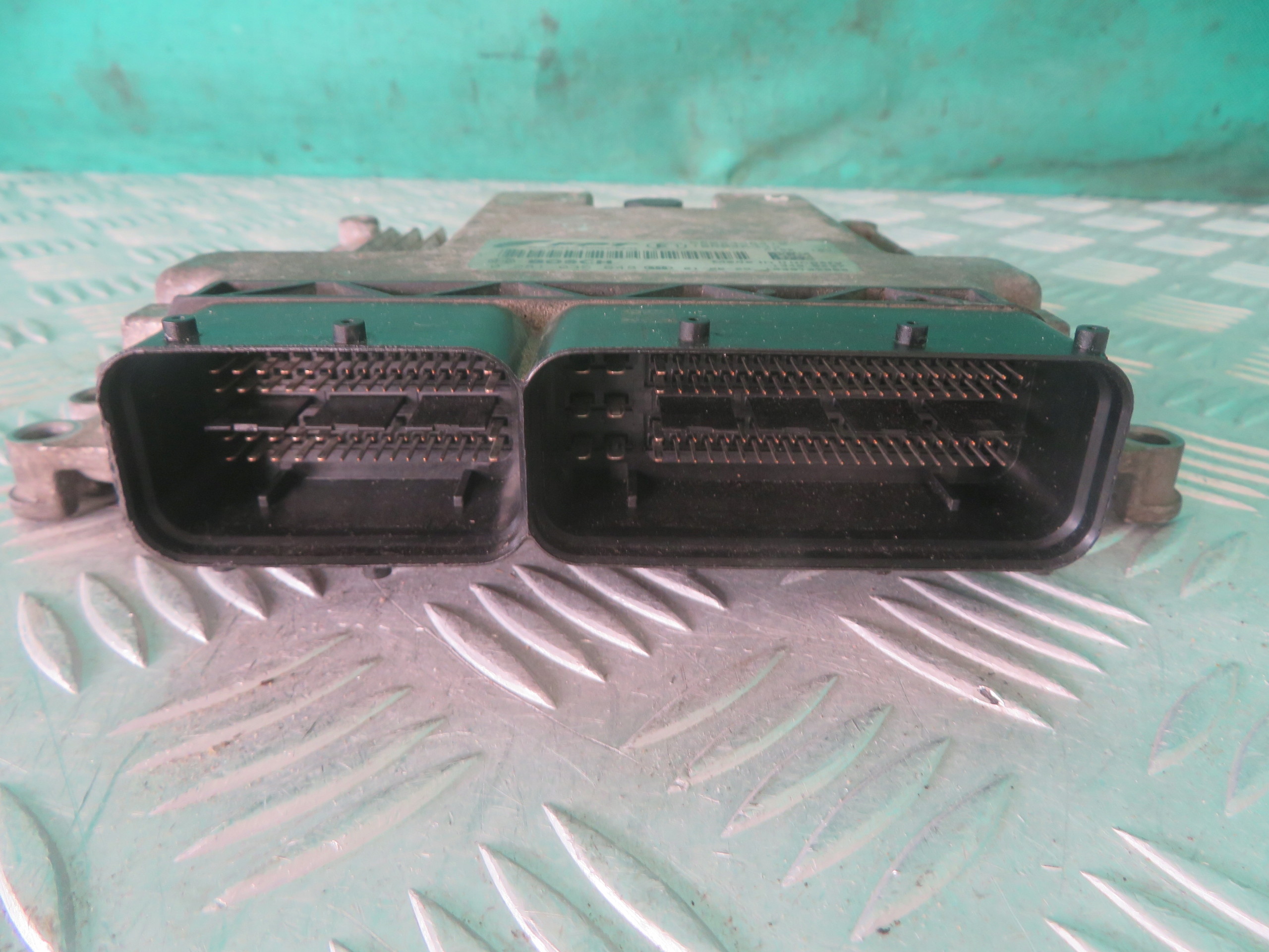 computer control unit of the engine IVECO DAILY 2.3 21R 0281035648