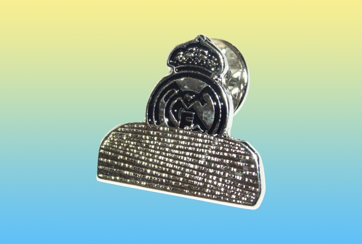 REAL MADRYT PIN PRZYPINKA ODZNAKA DO MARYNARKI BADGE Z NOWYM STADIONEM Marka bez marki