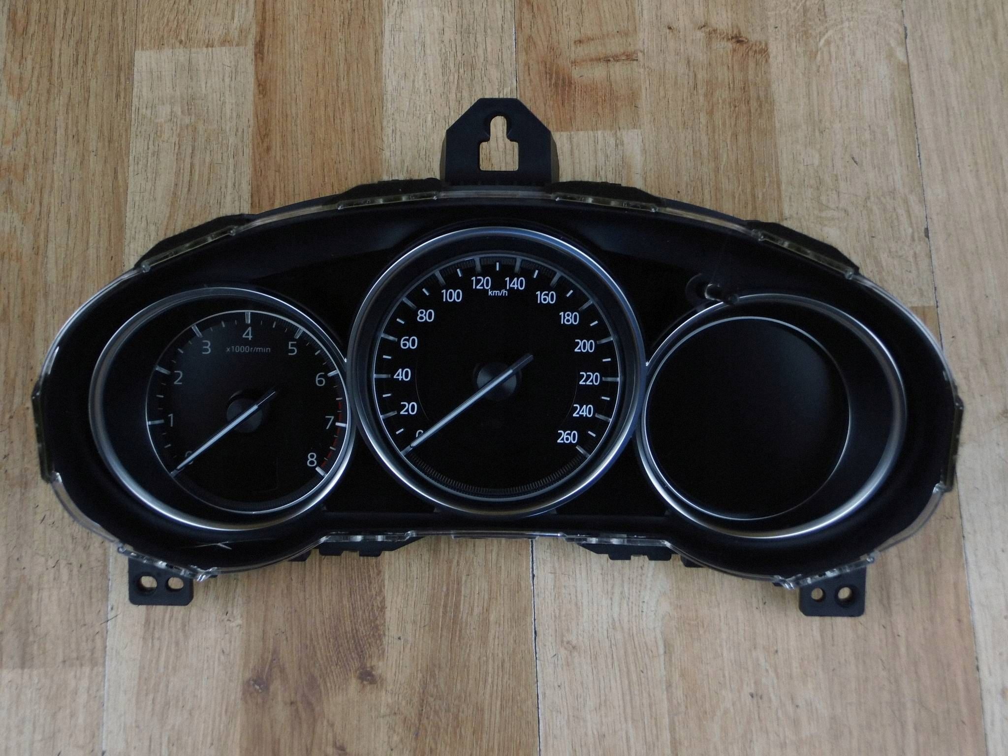 Mazda CX-5 II KF 2.5 BENZ budíky KN4T B