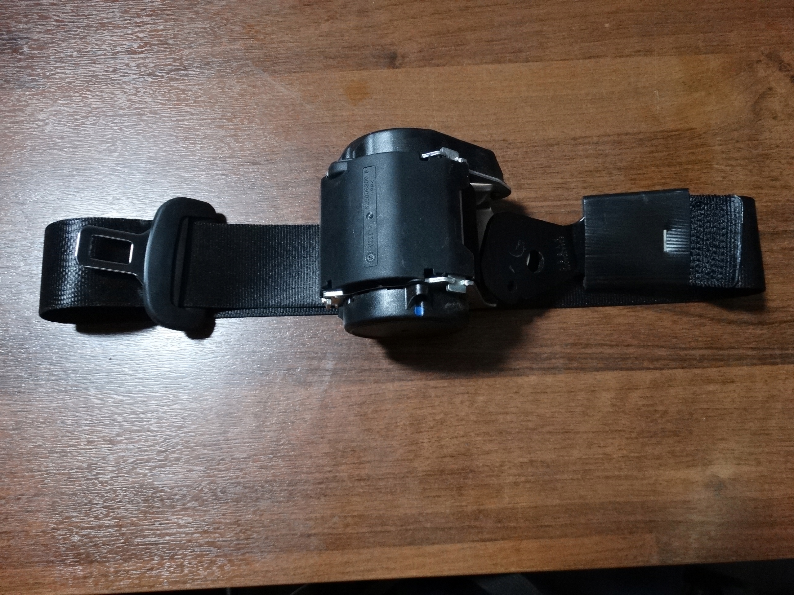 IDEALNY GURTEN SPANNER MITTE HINTEN AUDI A8 D5 1