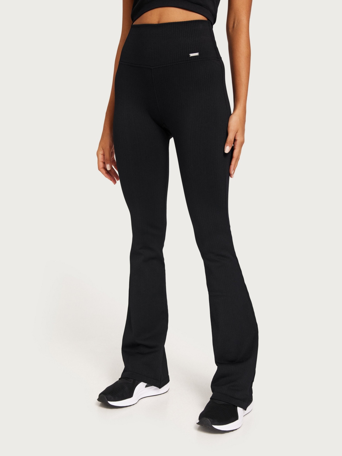 AIM'N CZARNE SPORTOWE SPODNIE DZWONY PRĄŻKI XTK NG5__S