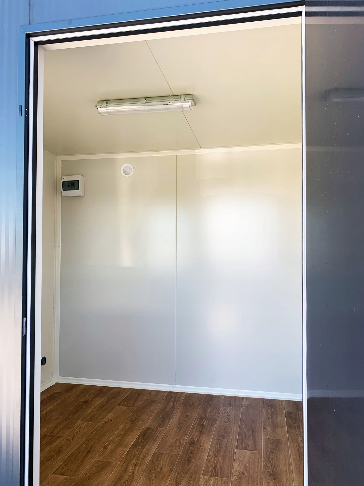 KONTENER SANITARNY STRÓŻÓWKA PORTIERNIA BUDOWLANY Długość 2.6 m