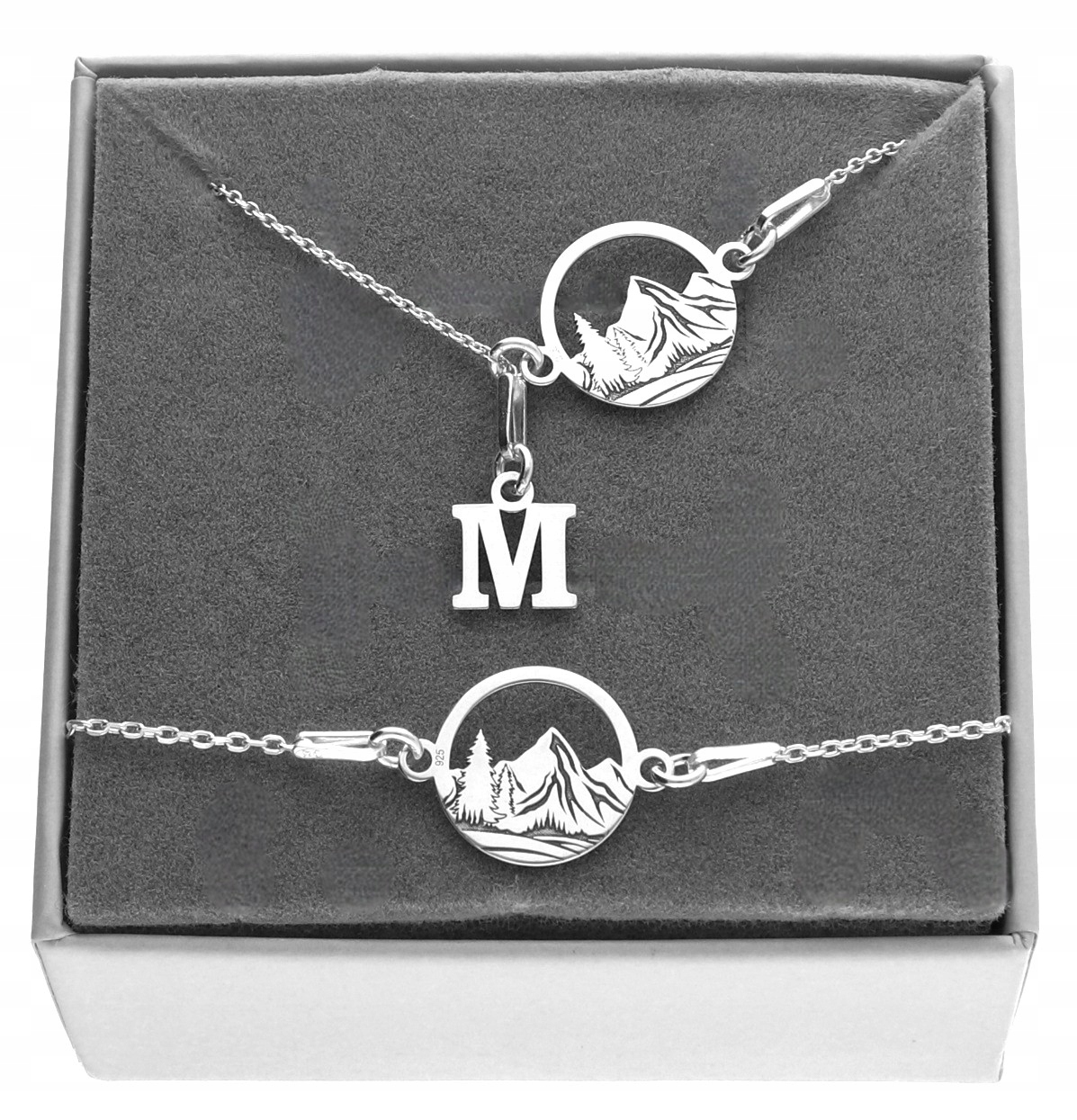 Sada Stříbrných Šperků S Horními Okraji A Písmenem Kůň Gravírování