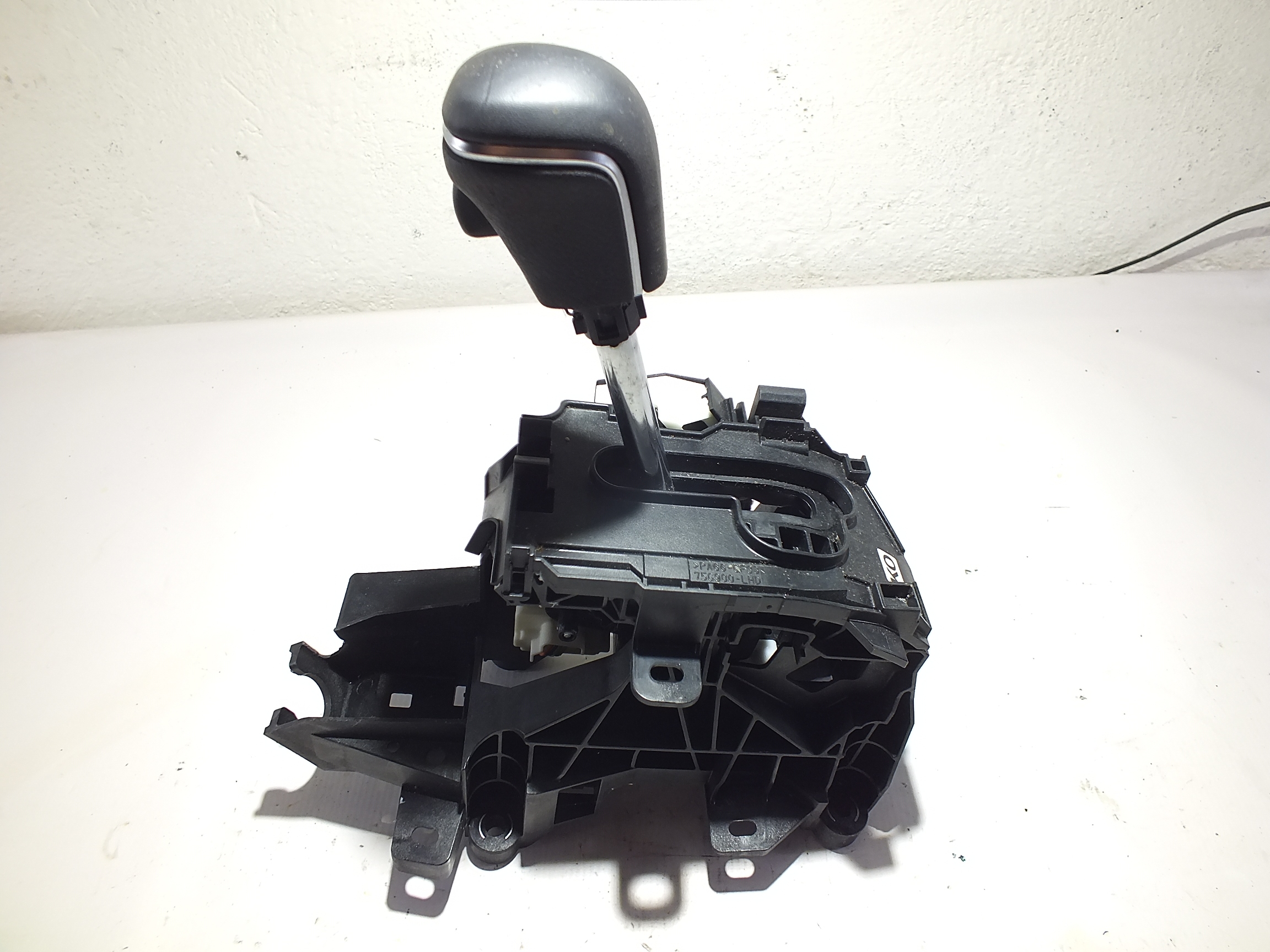 75G900-LHD - COROLLA E21 важіль перемикання передач + автоматична ручка