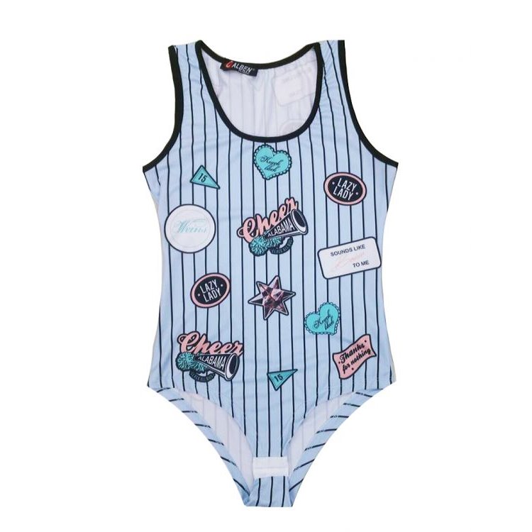 

Modne błękitne body w paski z nadrukami Hit