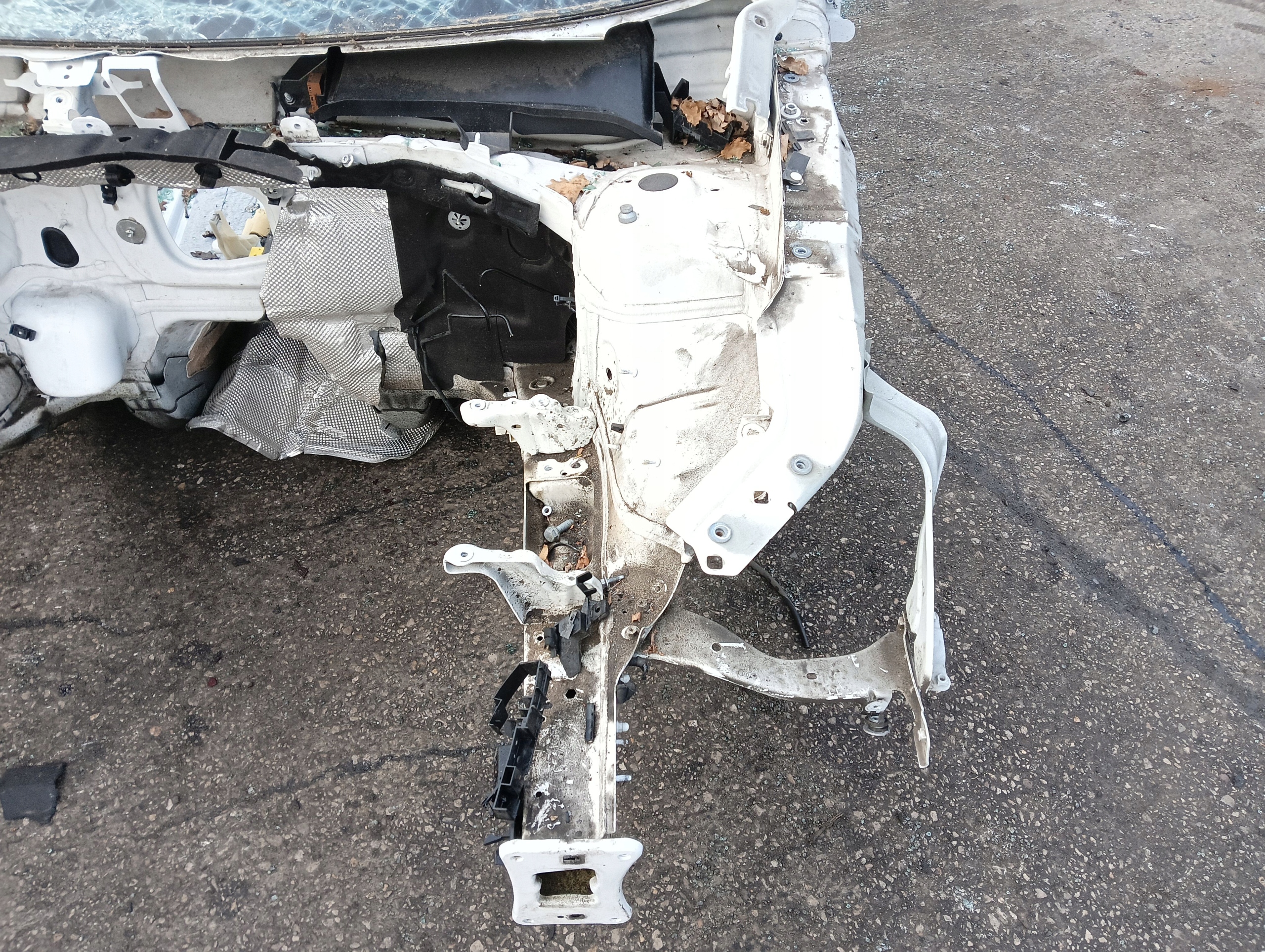 quarter left pillar A AUDI Q3 II F3 83A LAK: LS9R (2018-)