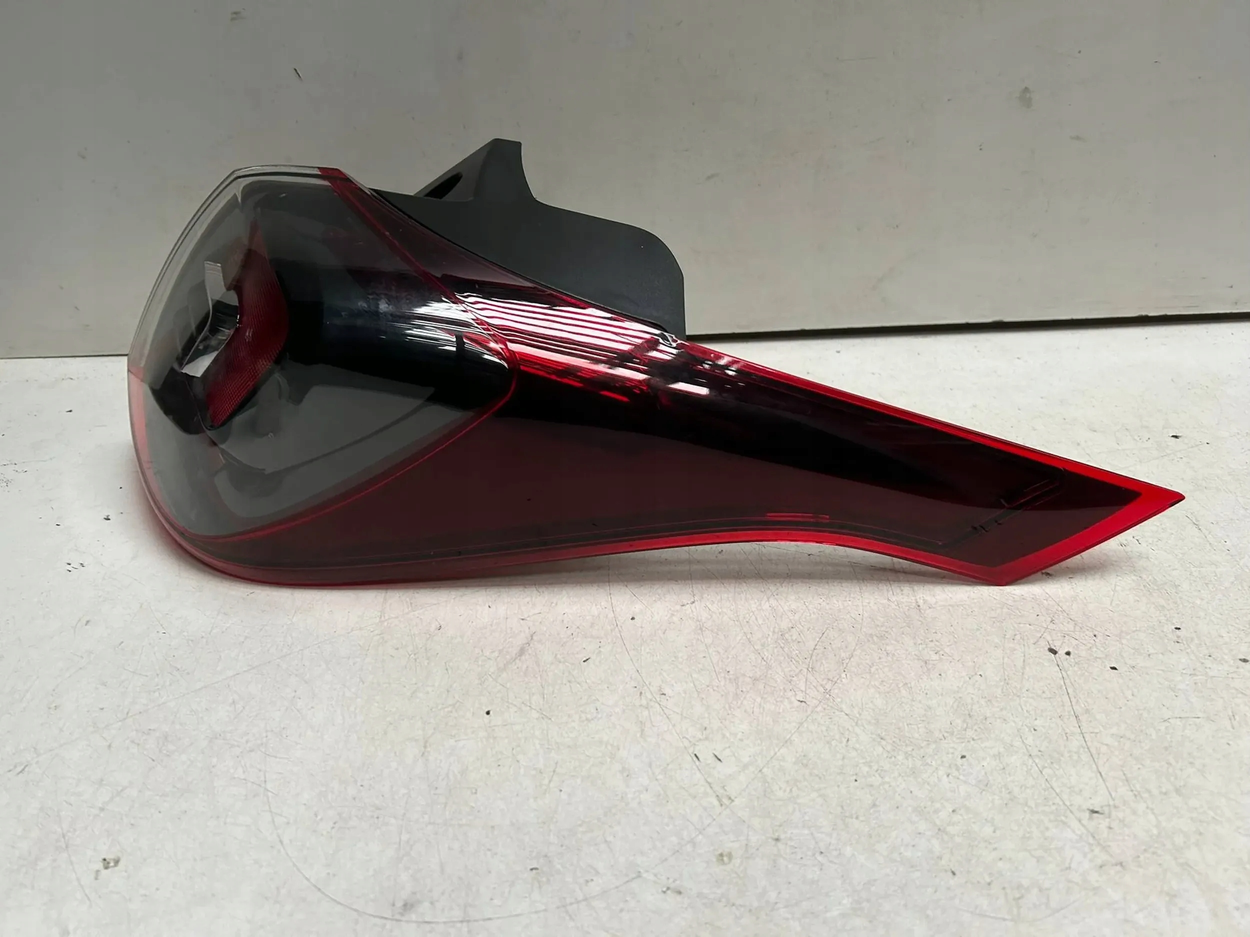 Lampa tył prawy Opel Crossland X Producent części Opel OE