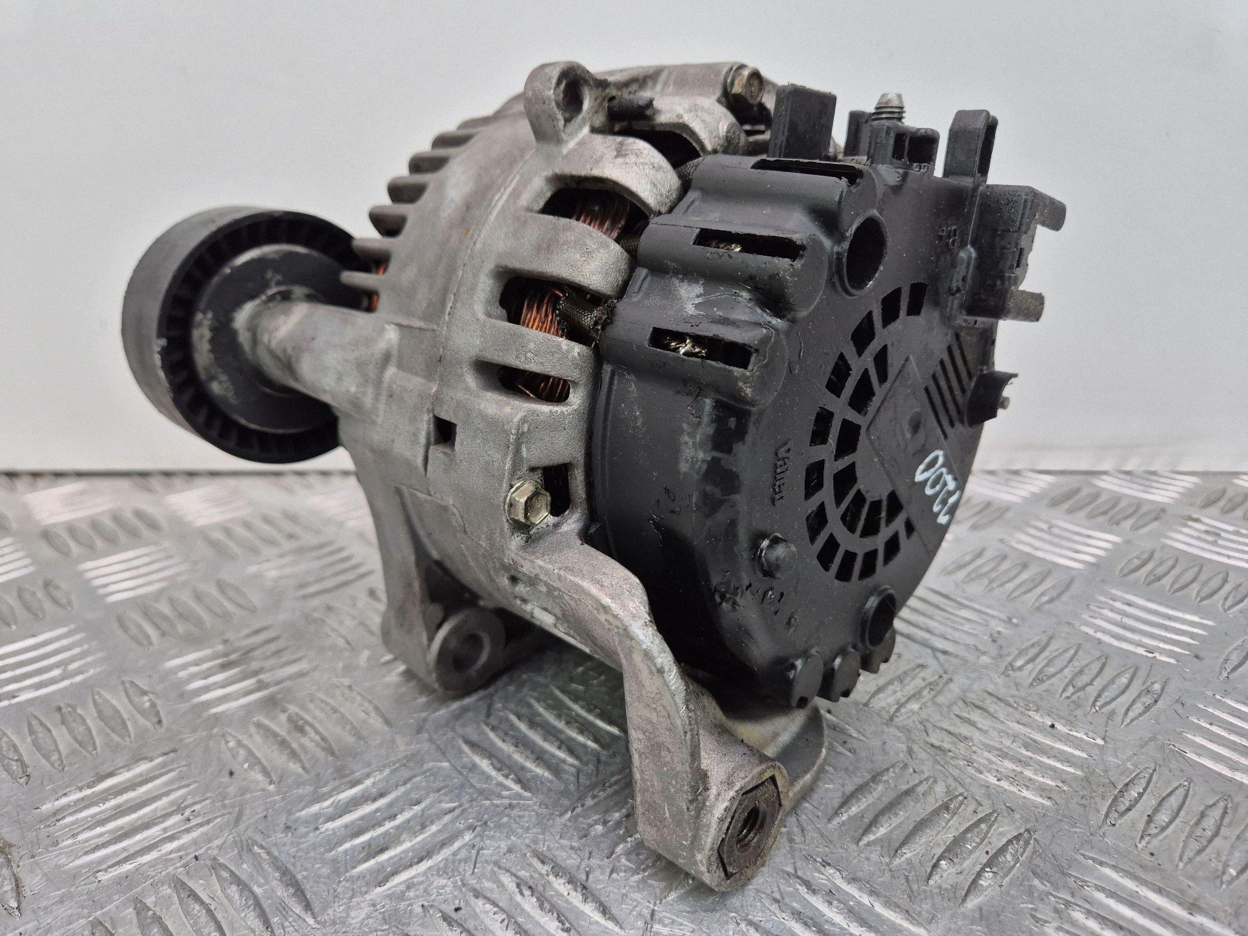 BMW 7 E65 E66 750i Alternator 7561003 N62B48B