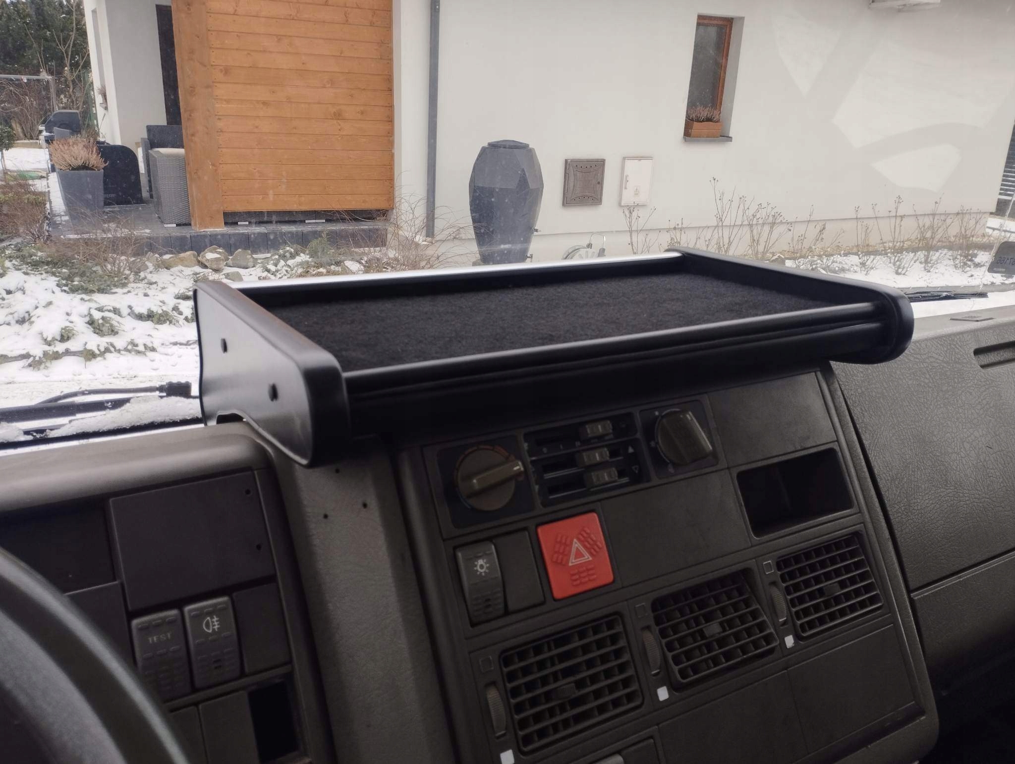 Police na kokpit Iveco Eurocargo 1991-2002 Velur.