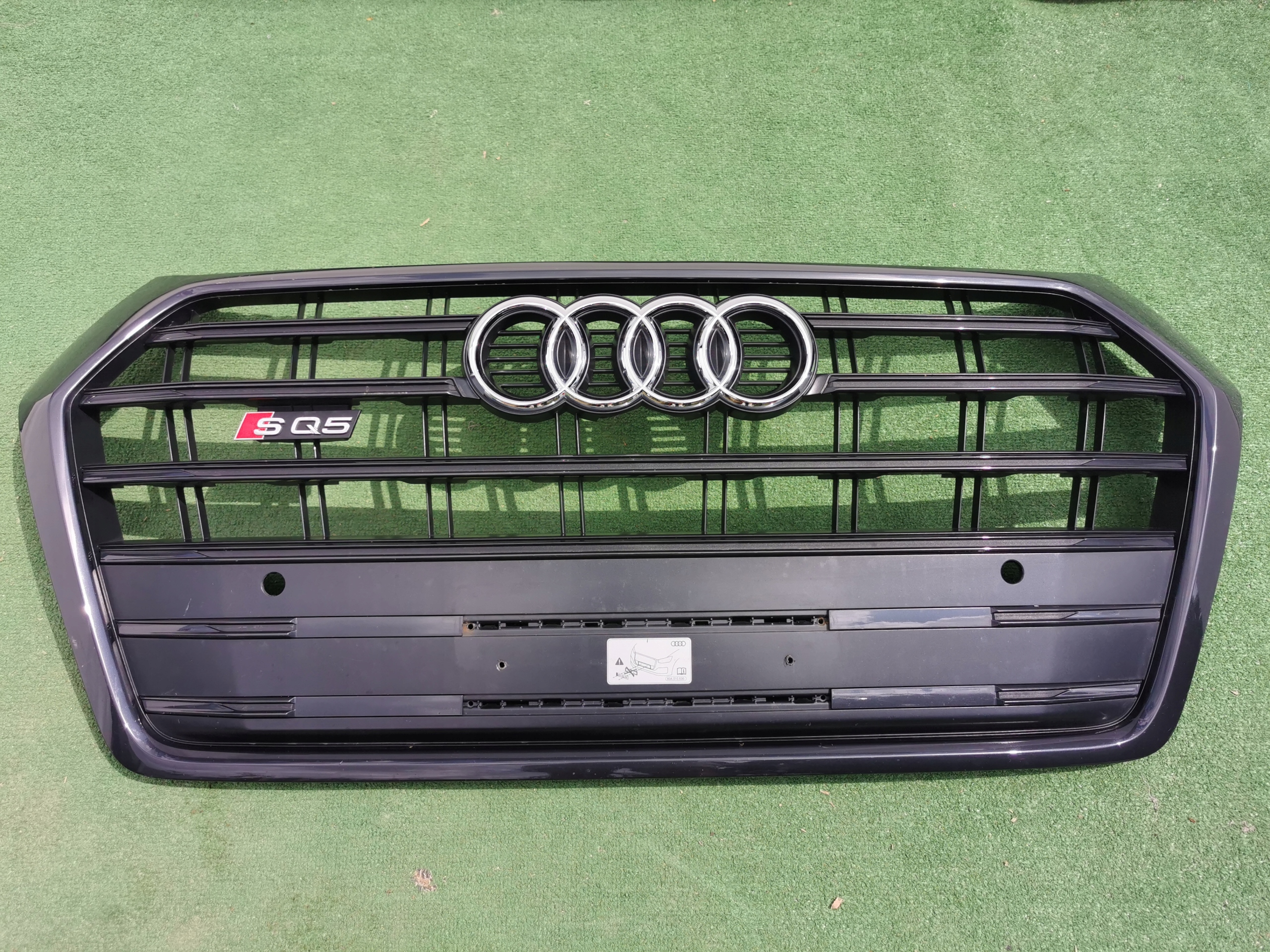 GRILL ATRAPA CHŁODNICY AUDI SQ5 80A 16- ORG.