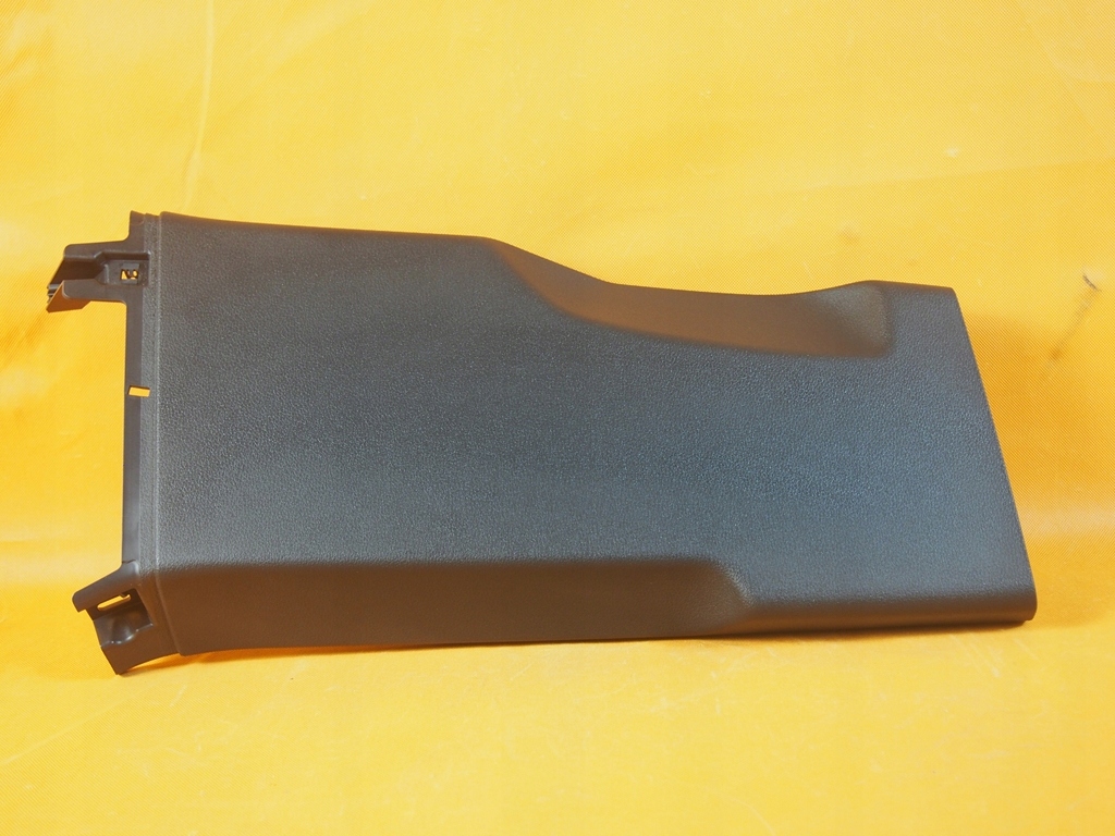 Audi E-Tron обшивка вертикальної стійки PR 4KE867240