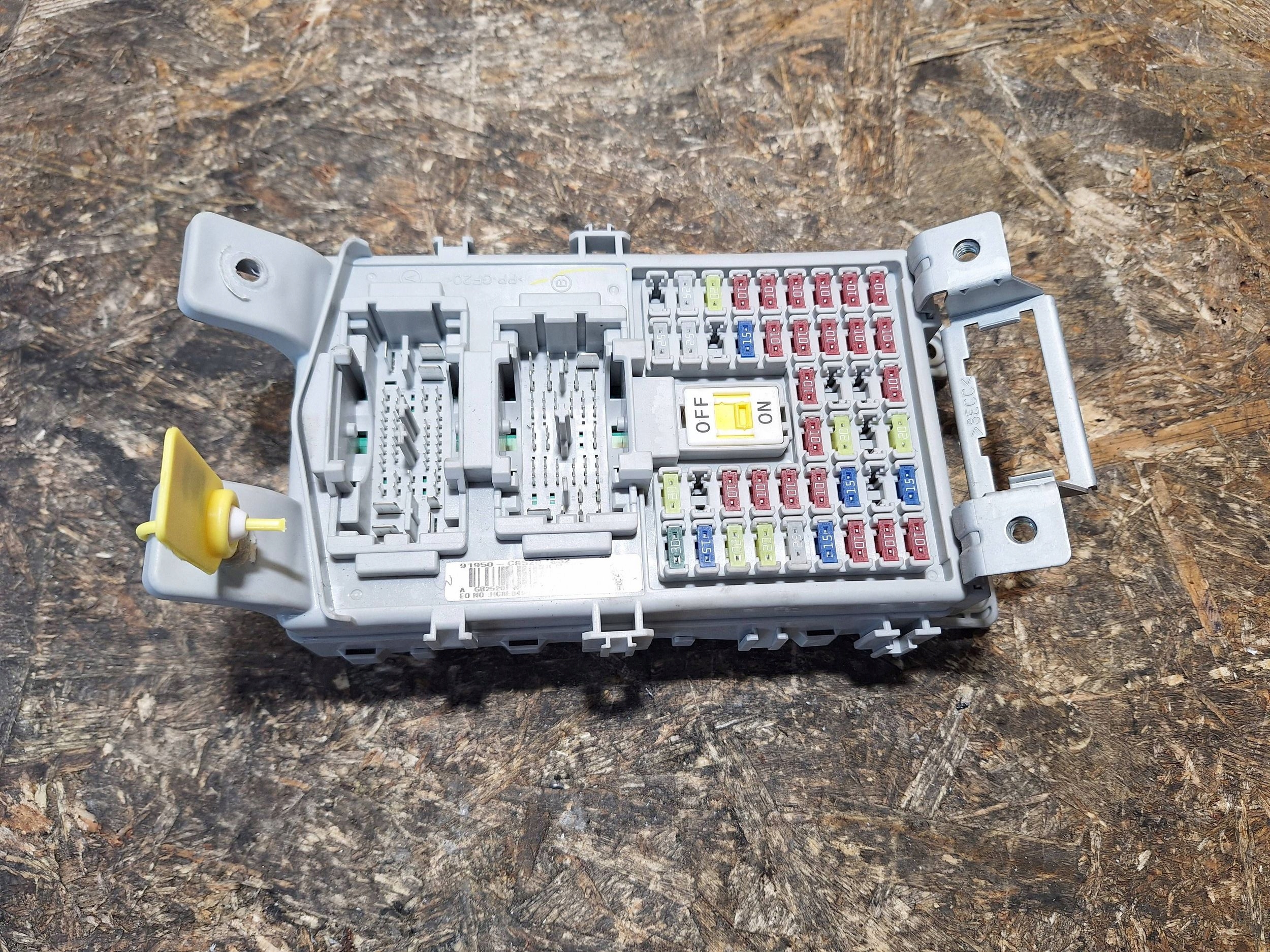 Module fusibles 91950-C8520 HYUNDAI i20 II 14