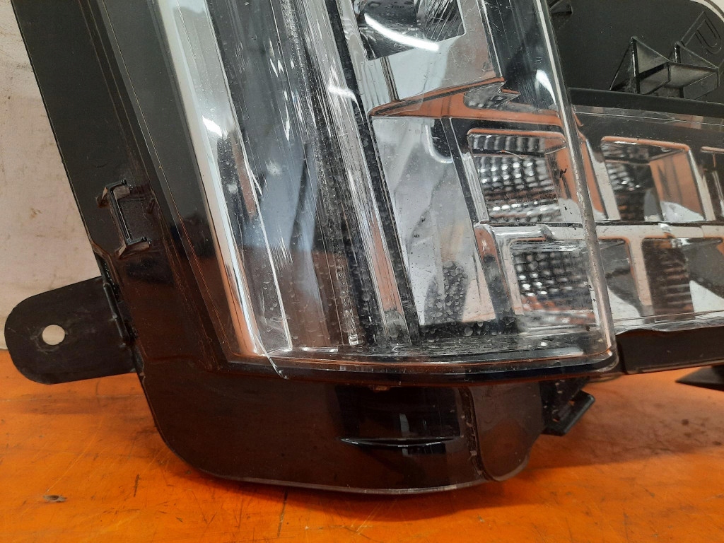 Cadillac ESCALADE IV 14-20 правая перед ГАЛОГЕН правый передний