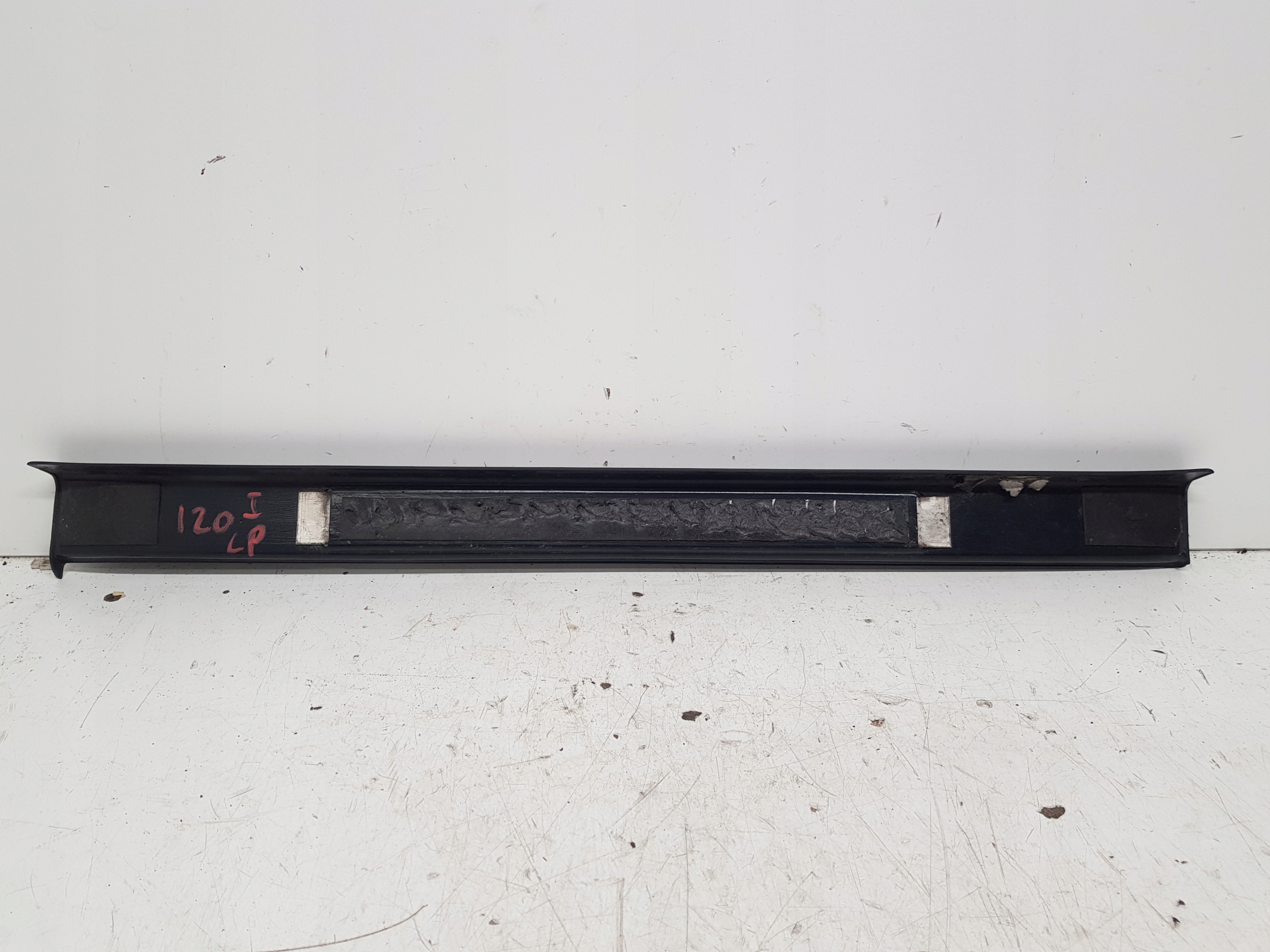 HYUNDAI I20 and cover cap of the threshold left front 08