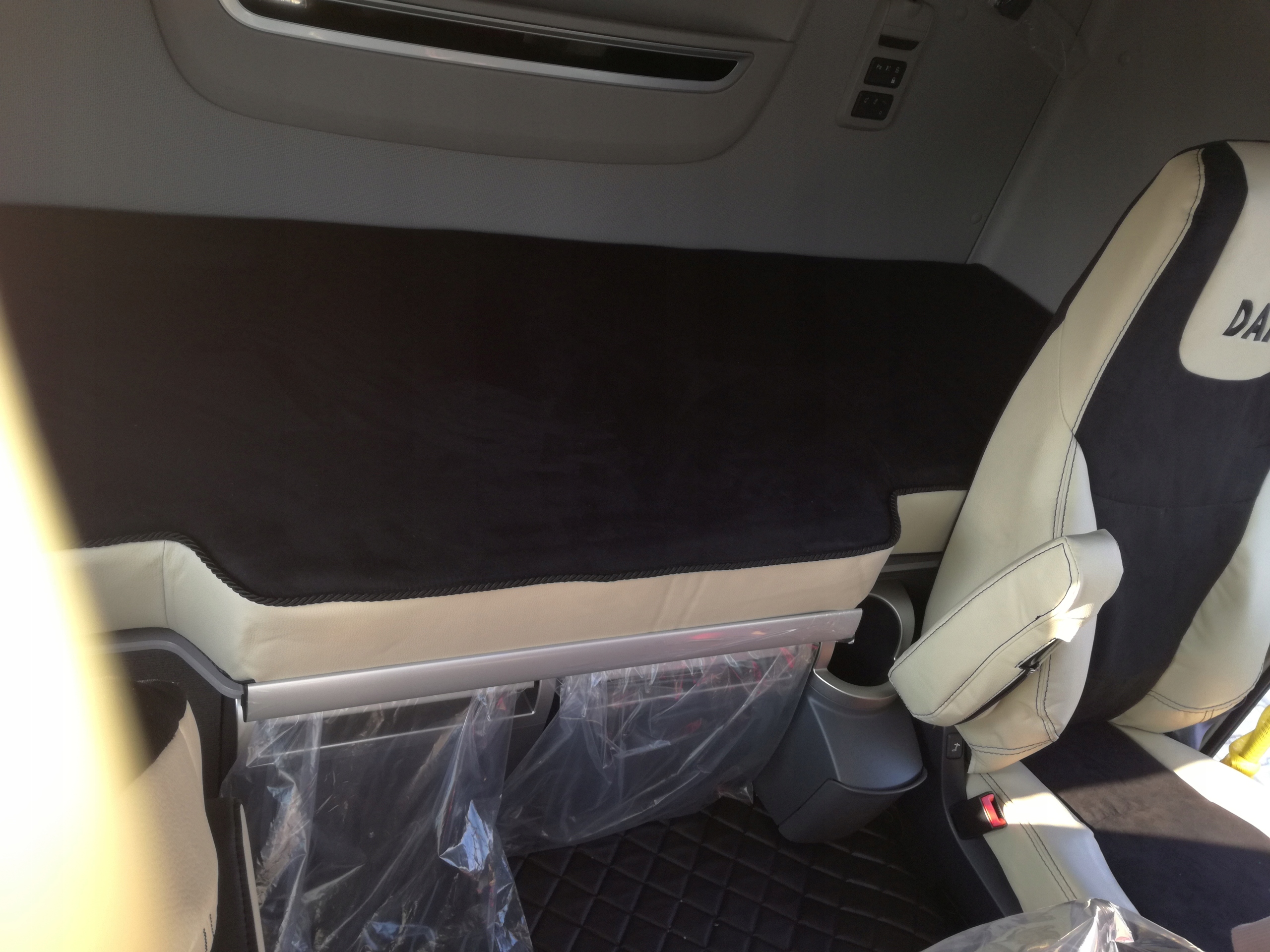 POKROWIEC NA ŁÓŻKO DAF XF 106 Producent GRAMATEX