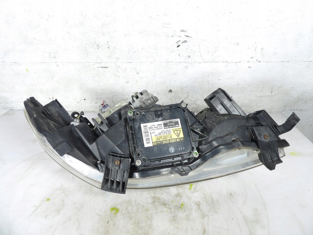 TOYOTA COROLLA E140 E150 REFLEKTOR left XENON KOITO 12-520