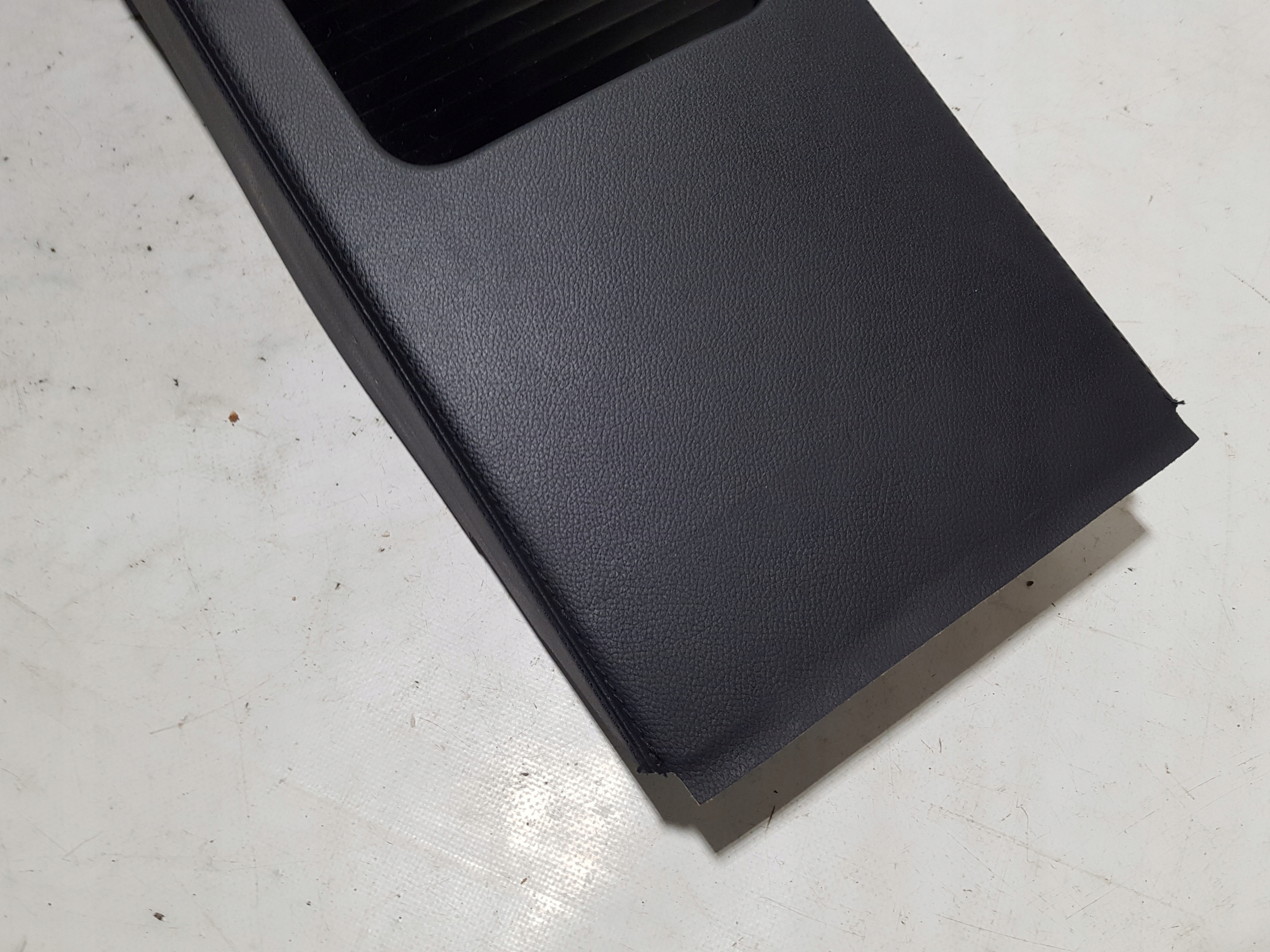 armrest rear part rear MERCEDES CLS W218 TUNEL