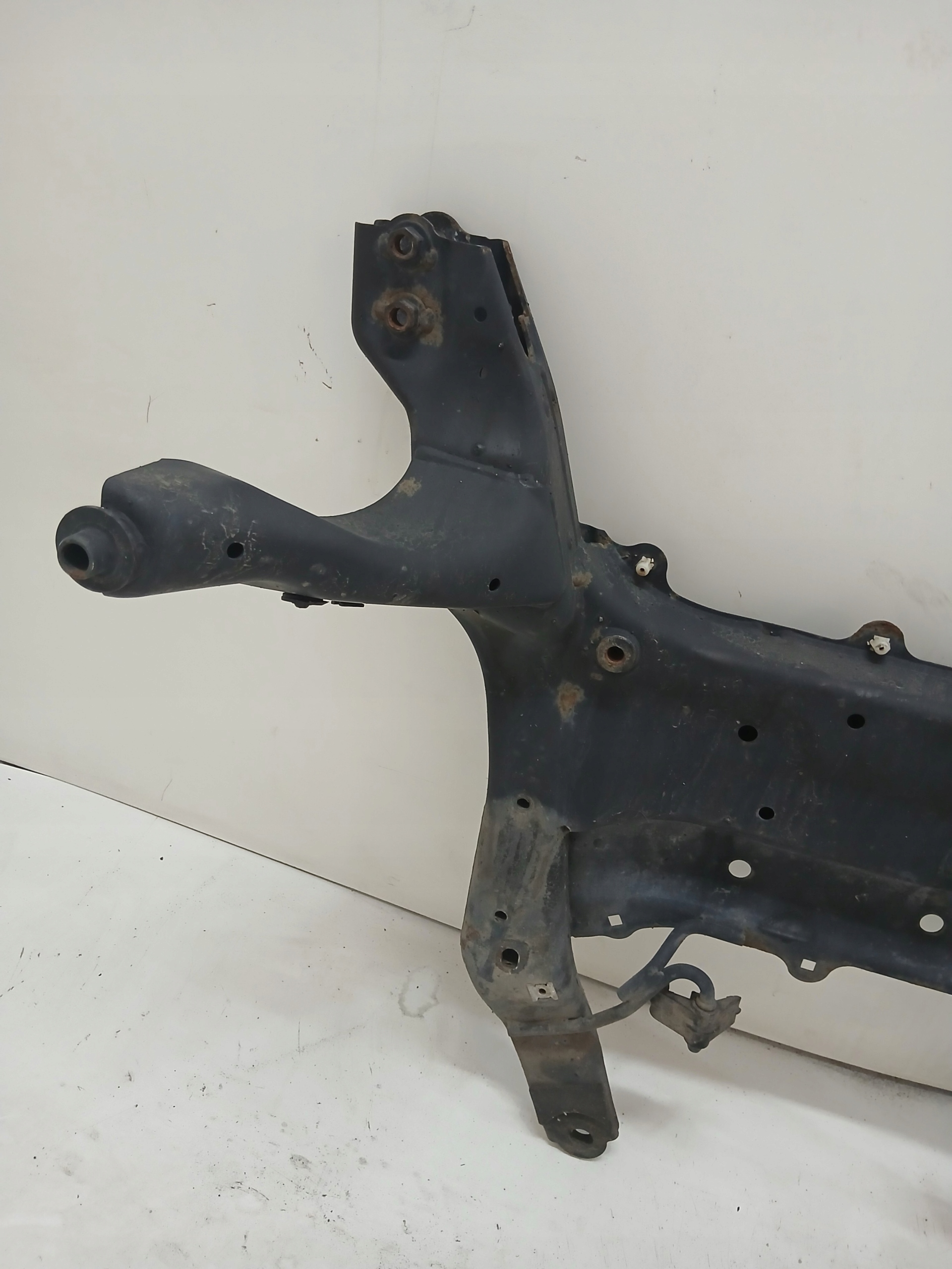 axle beam front front BMW F45 6852036